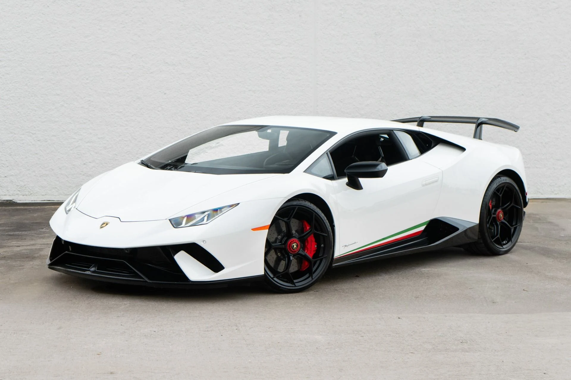 mph000_977611773_Used_2018_Lamborghini_Huracan_LP_640_4_Performante_1784069470_afe5abf0a0