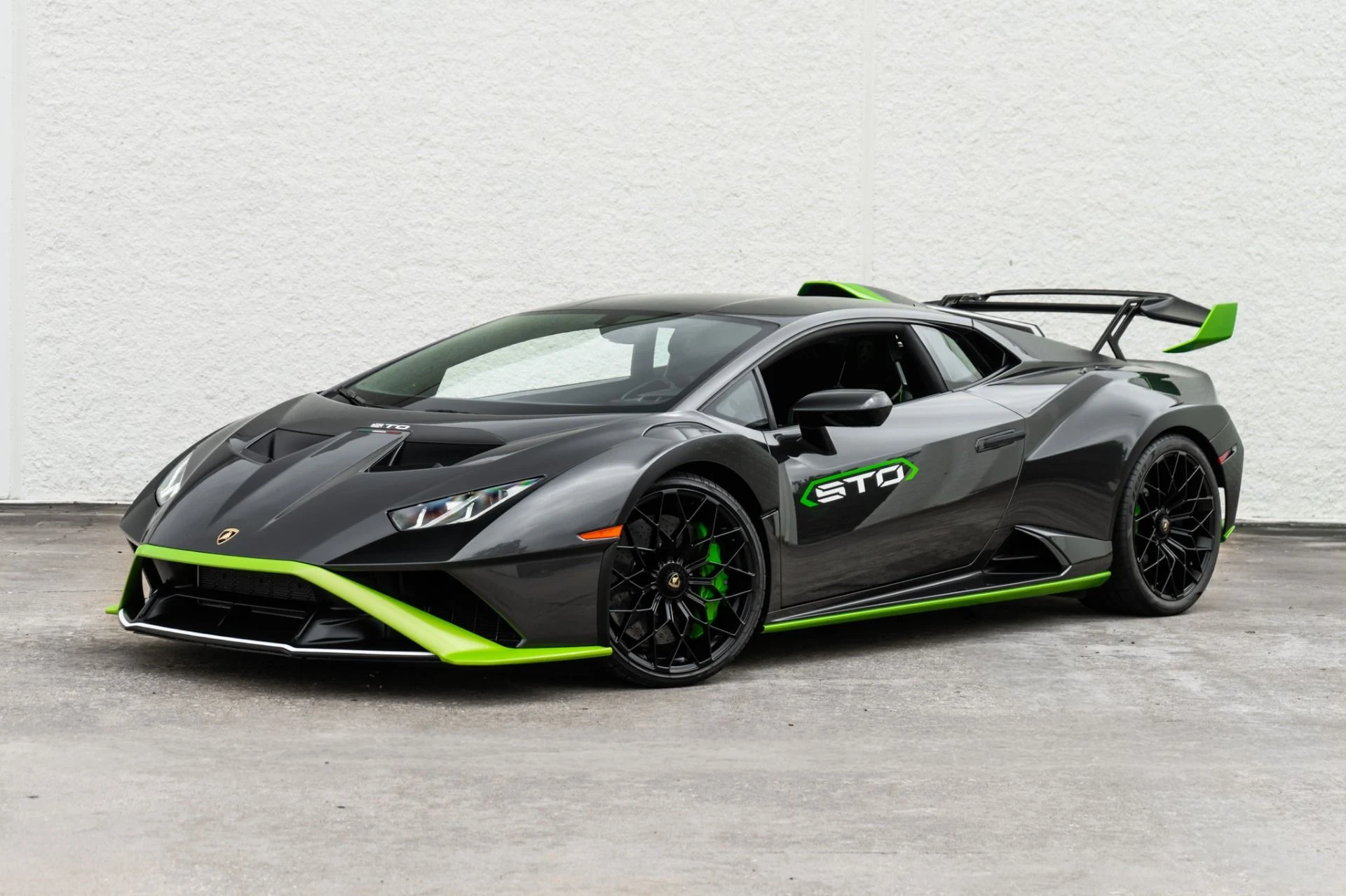 mph000_982859958_Used_2021_Lamborghini_Huracan_STO_1791840697_7881063c17