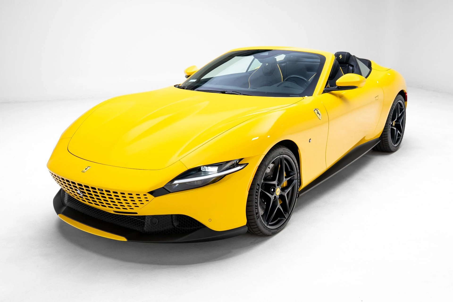 mph000_989050306_Used_2025_Ferrari_Roma_Spider_1768435248_f26d38e9ad