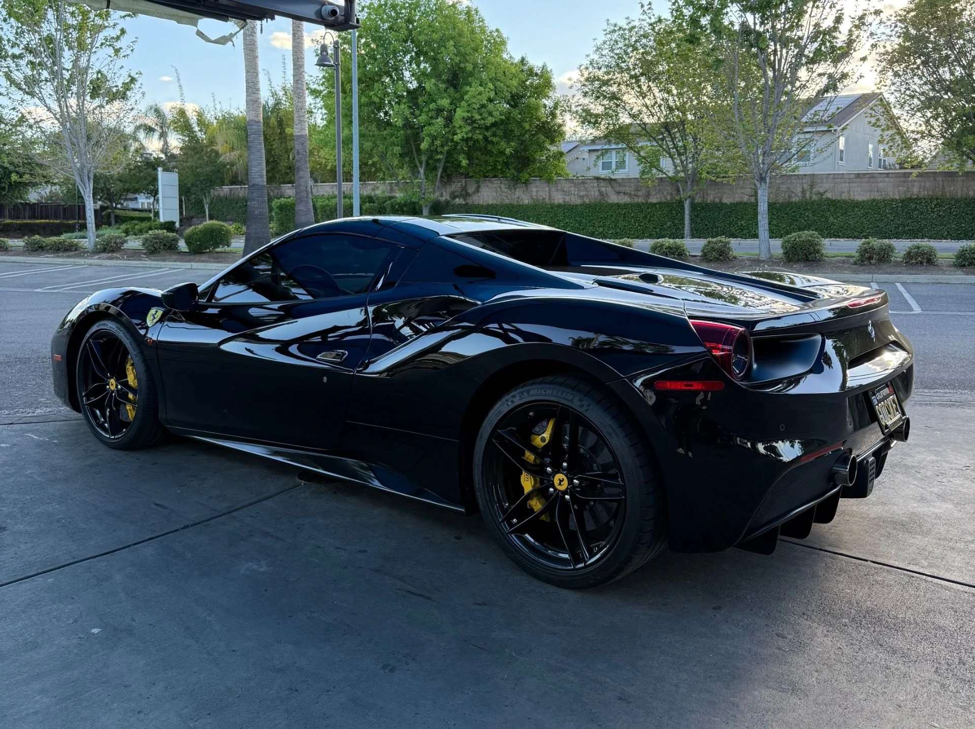 mph001_1026230014_Used_2018_Ferrari_488_Spider_1776269547_5be7870530