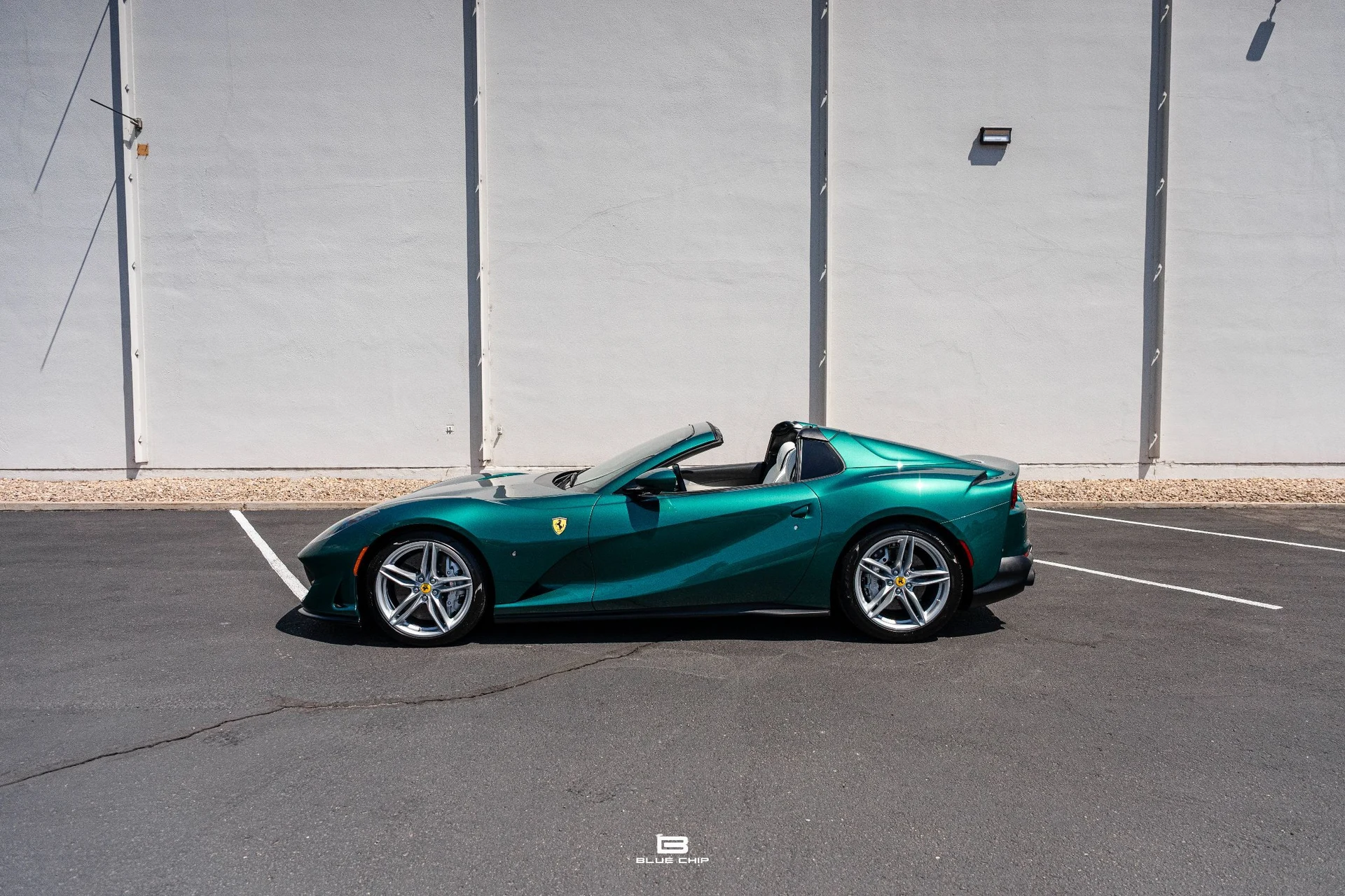 mph001_1029820380_6a612ff53ebe7b41f7e72e07_23798_202022_20_Ferrari_20812_20_GTS_20_Verde_20_British_02_ebcdd4bdfe