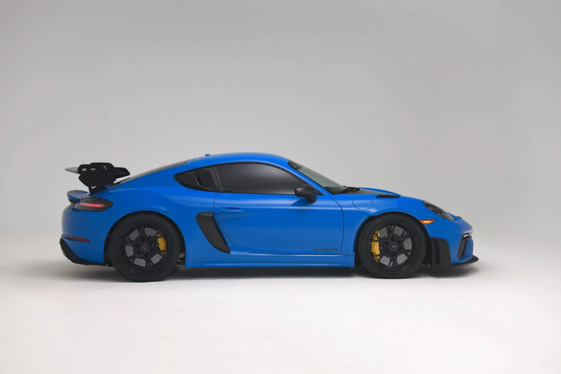 mph001_1038878813_Used_2024_Porsche_718_Cayman_GT_4_RS_1775171221_00144c6626