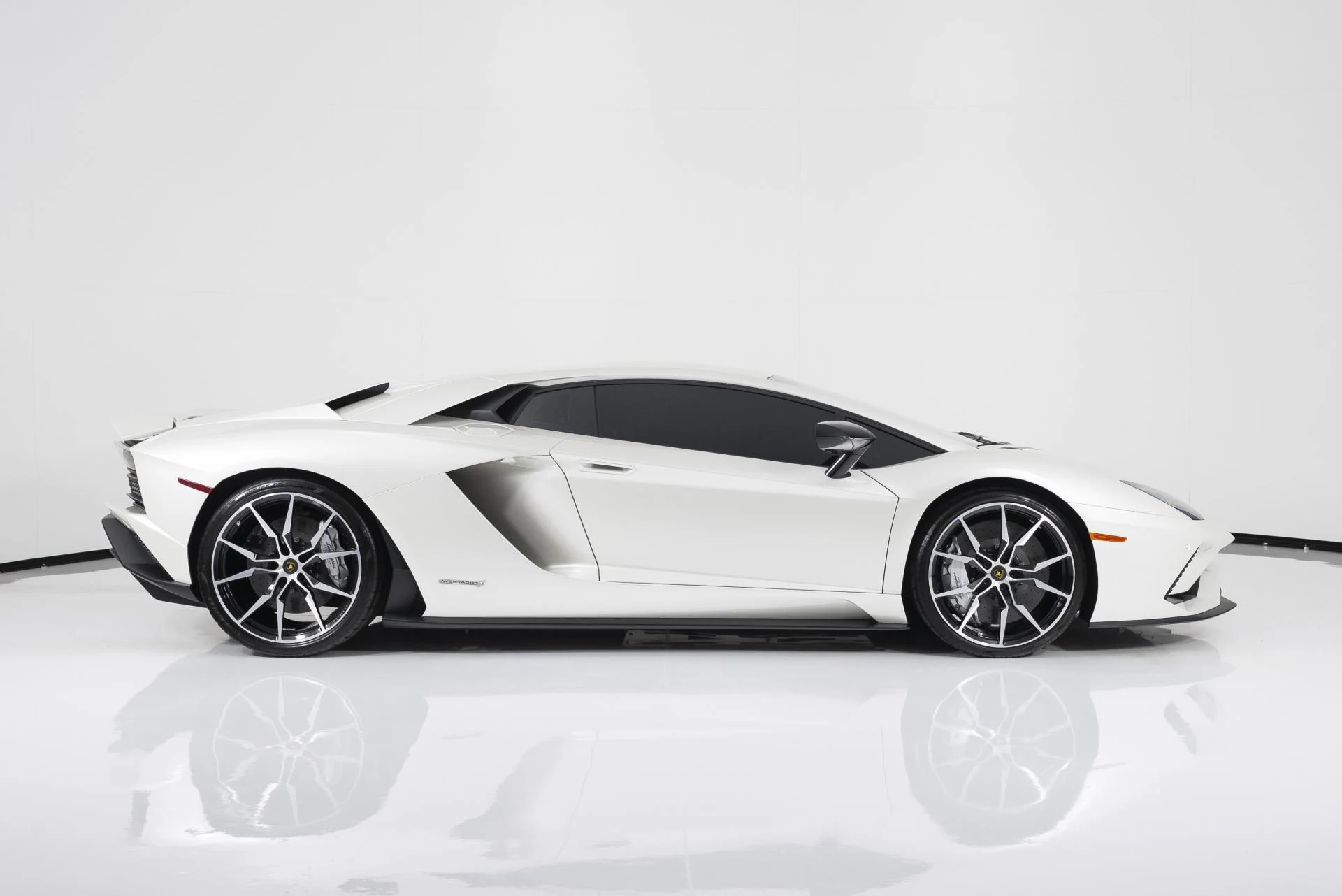 mph001_1041530241_Used_2018_Lamborghini_Aventador_LP_740_4_S_1752175677_50e8877a98
