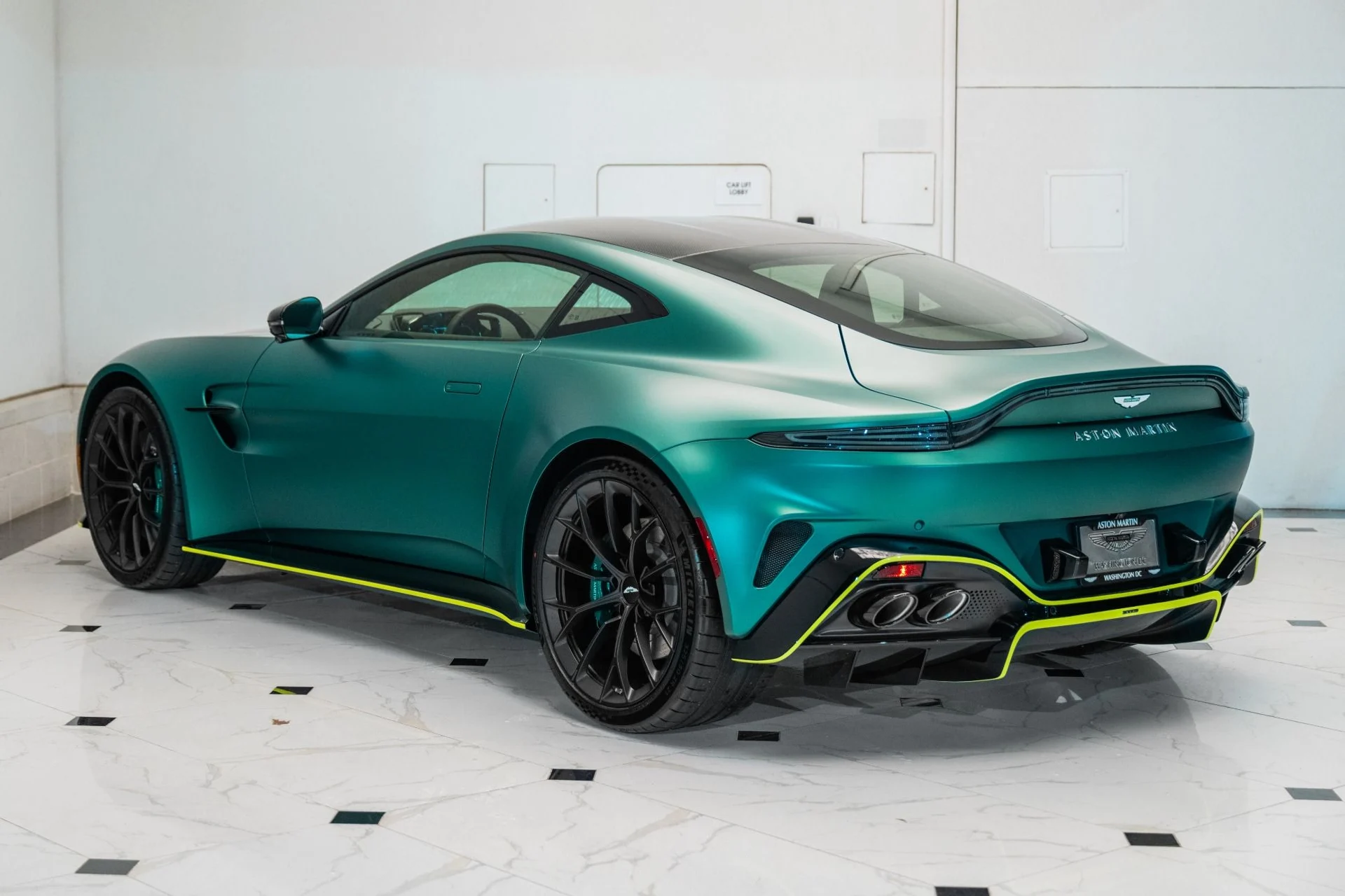 mph001_1049657995_Used_2025_Aston_Martin_Vantage_Coupe_1734713589_ac7598b45a