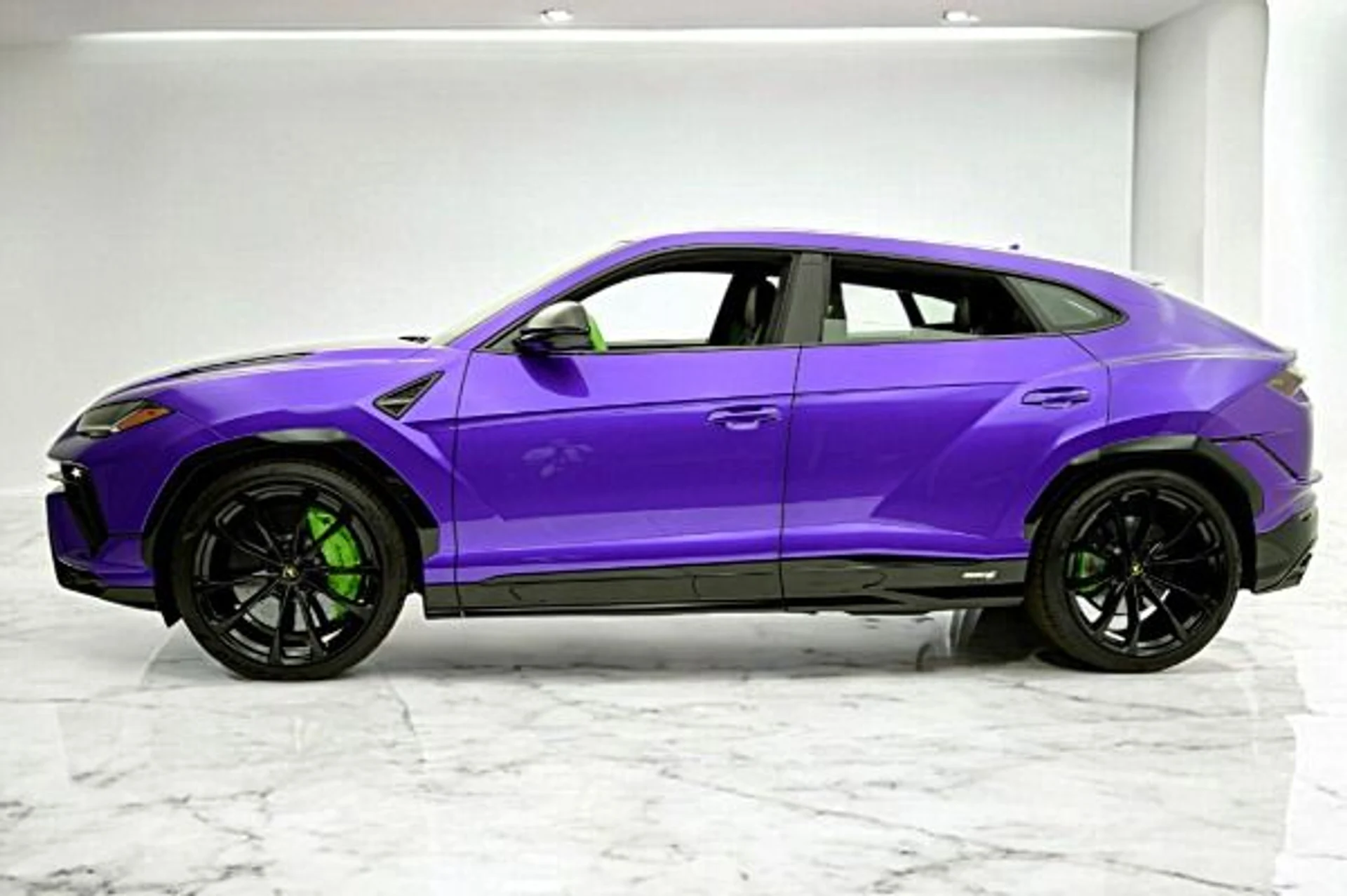 mph001_1059258296_Used_2024_Lamborghini_Urus_S_a4a2b08ed2