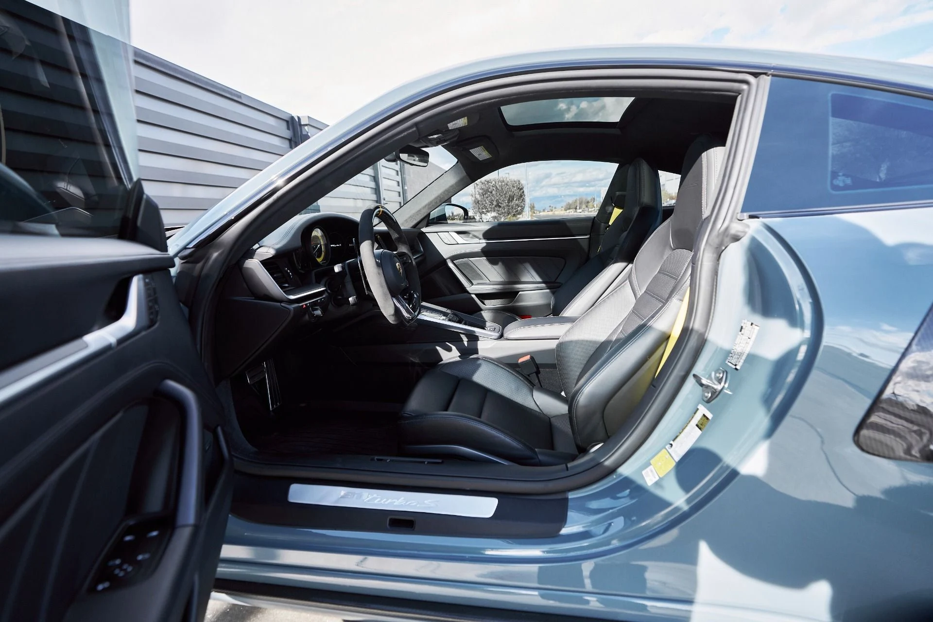 mph001_1065035030_Used_2022_Porsche_911_Turbo_S_HUGE_TECHART_BUILD_Over_70000_Invested_1765511778_e7a9e1faec