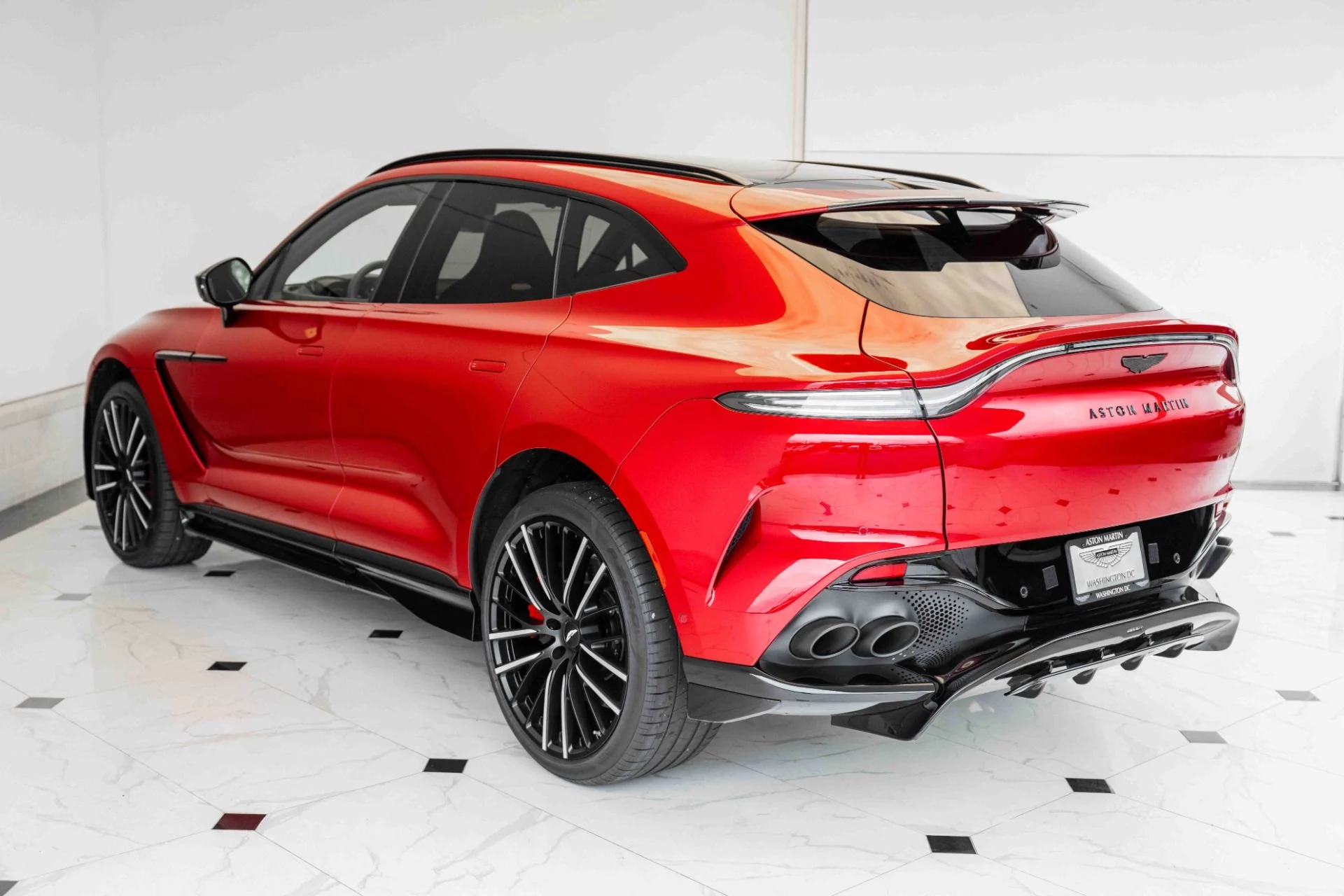 mph001_1068857213_Used_2023_Aston_Martin_DBX_707_1697843884_10eb43f3c7