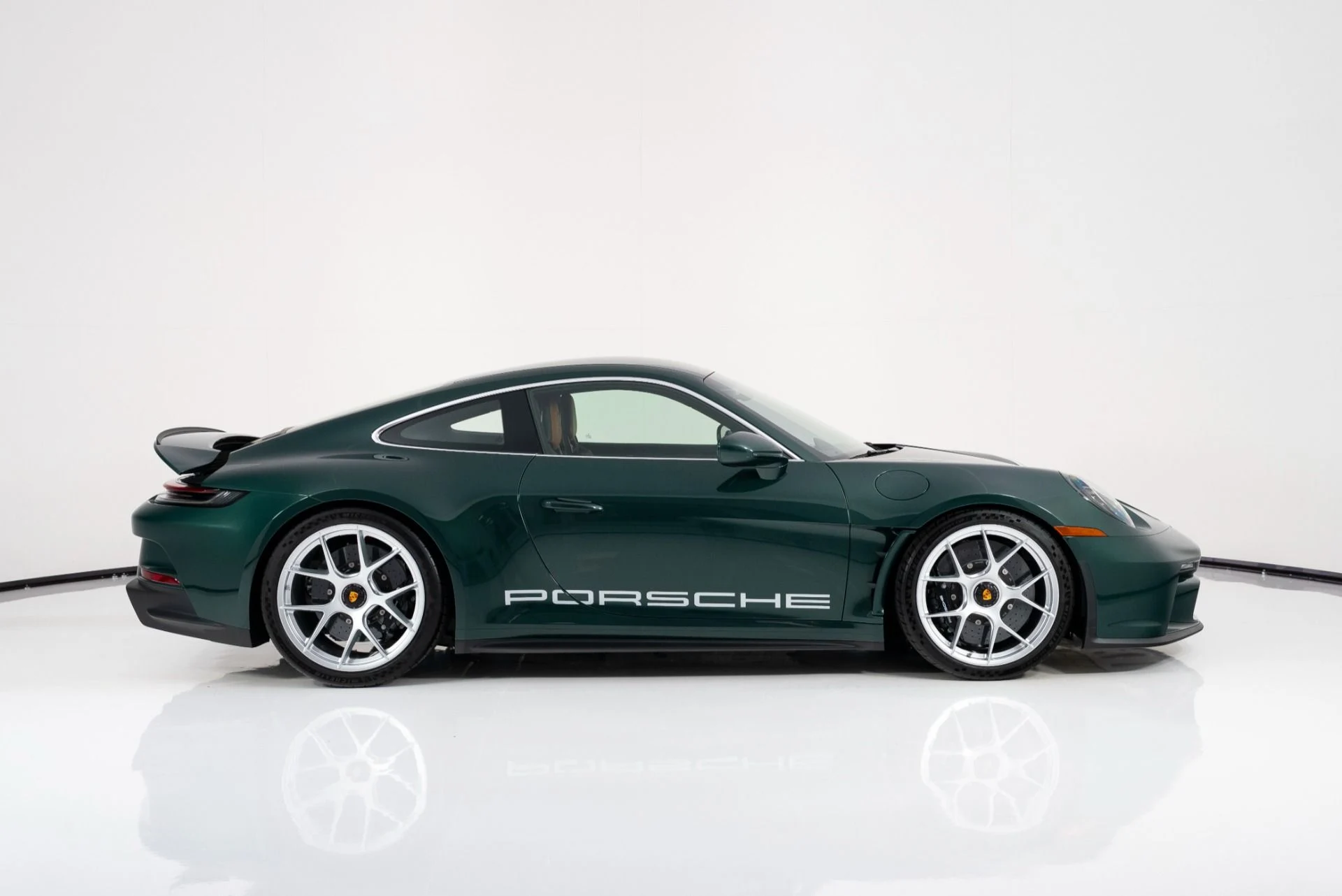 mph001_1090692603_Used_2024_Porsche_911_ST_1755542773_7eddfb20c2