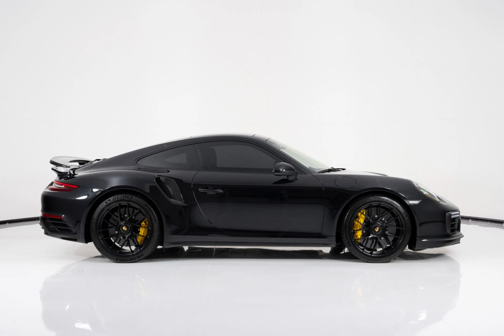 mph001_1096246637_Used_2019_Porsche_911_Turbo_S_1757958869_af223b0768