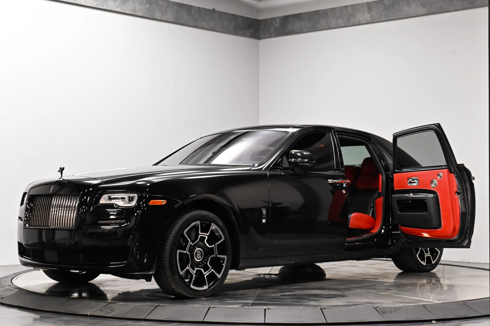 mph001_1100611936_Used_2017_Rolls_Royce_Ghost_Base_1792796235_3a74f2b8e0