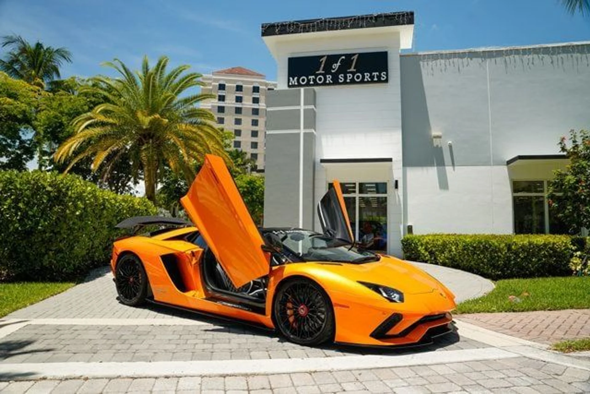 mph001_1105830000_used_2018_lamborghini_aventador_sroadster_14354_22897283_2_640_1622035560