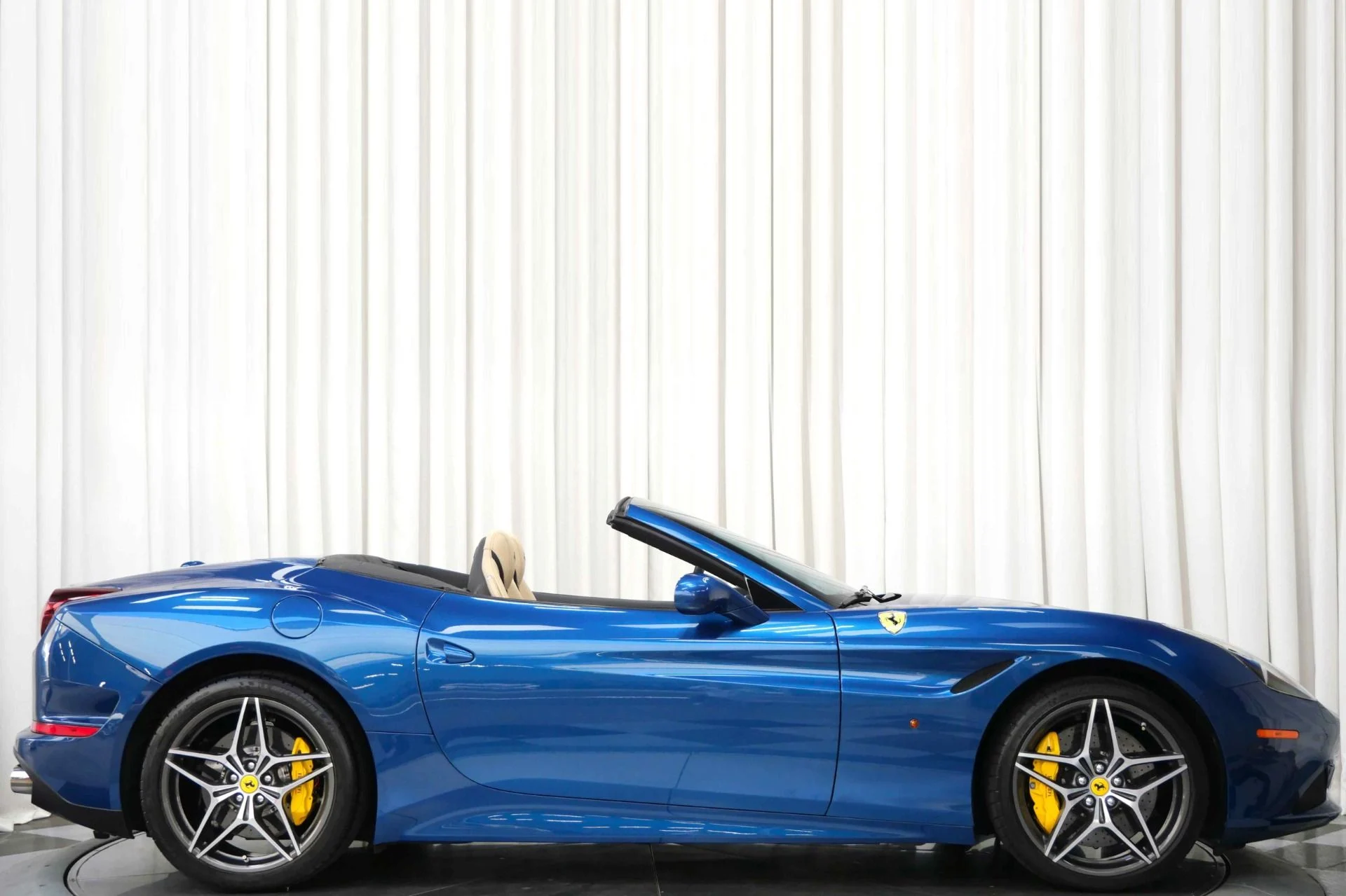 mph001_1115069083_Used_2017_Ferrari_California_T_1759252098_c46601434b