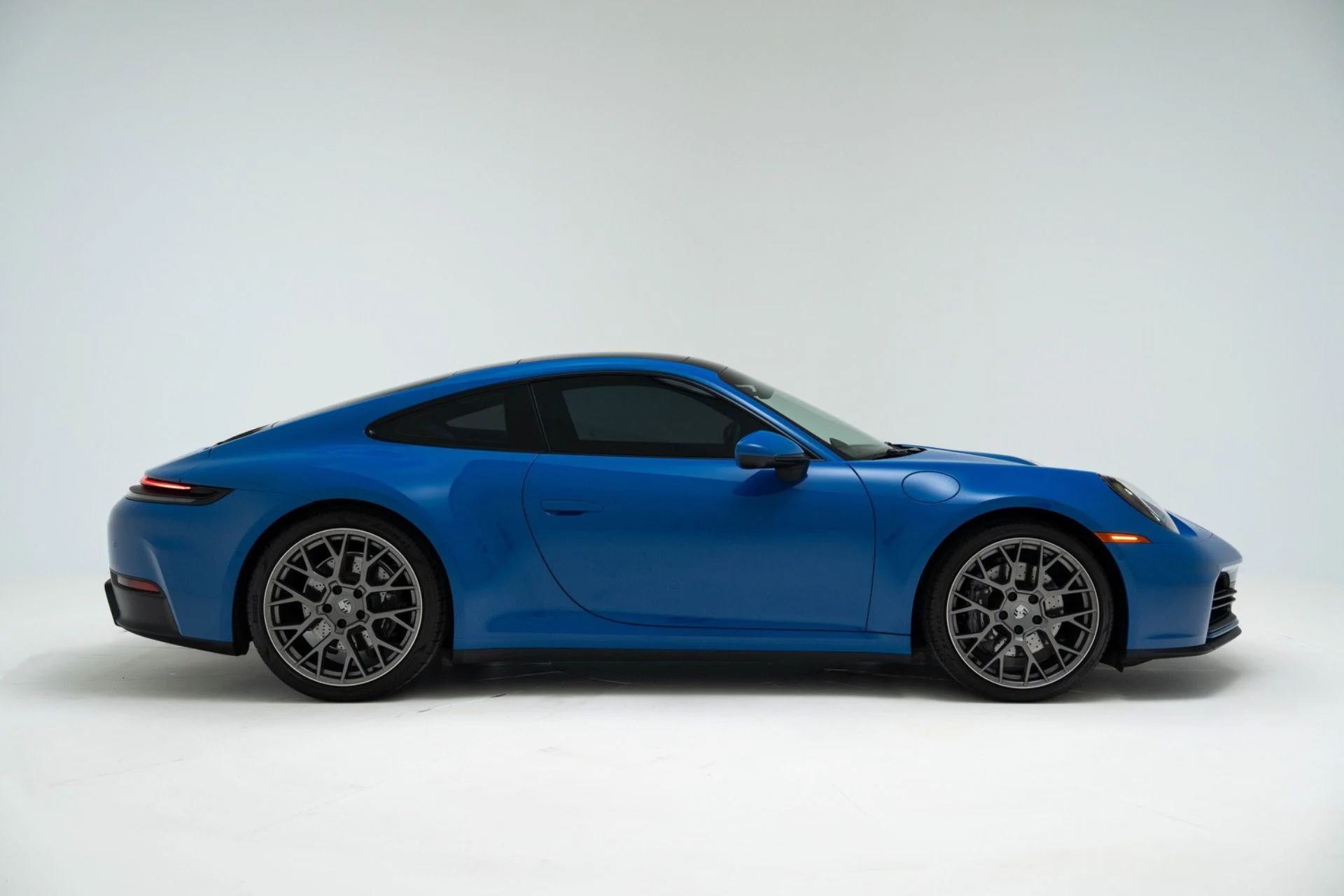 mph001_1132388271_Used_2025_Porsche_911_Carrera_1782341857_32f99be61b