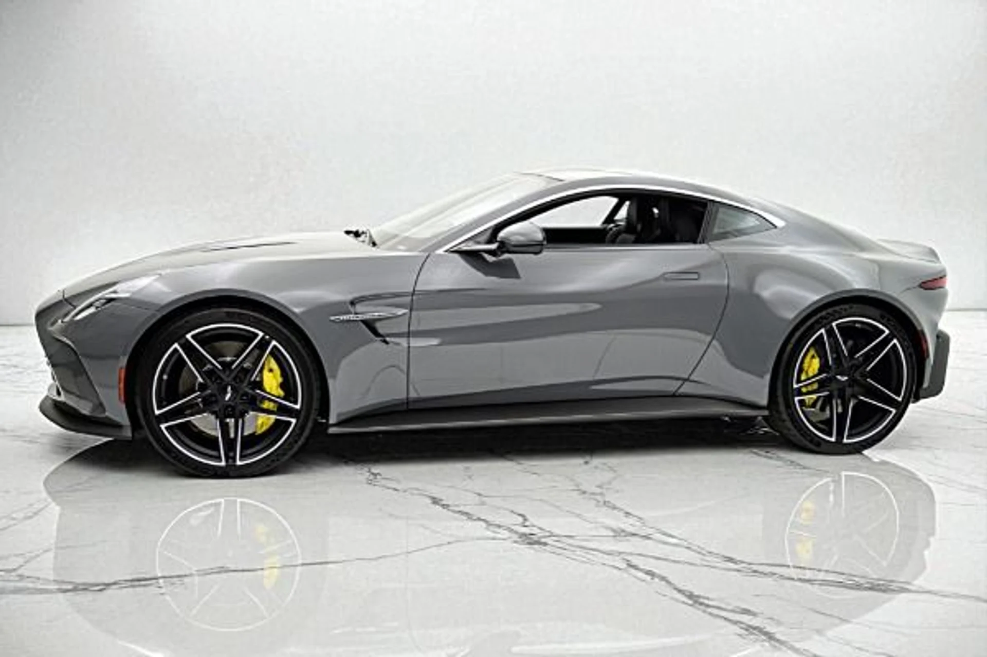 mph001_1144755094_New_2026_Aston_Martin_Vantage_Coupe_5c47caab7e
