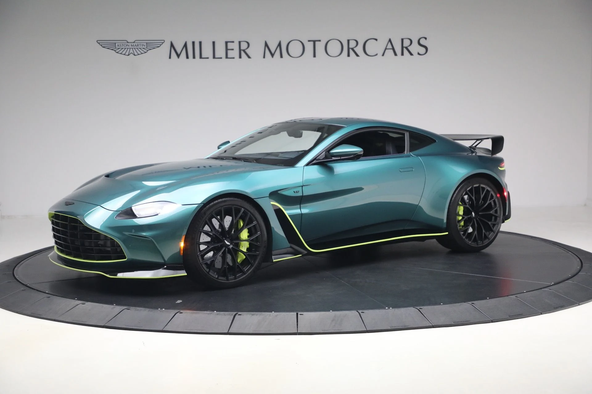 mph001_1146674761_Used_2023_Aston_Martin_Vantage_V12_1777723504_479ed154da