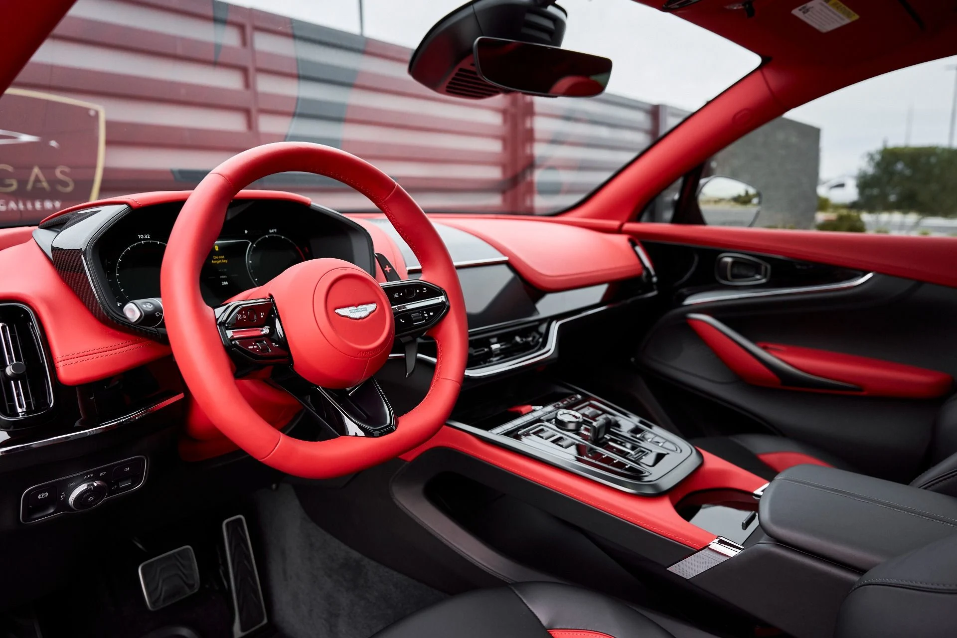 mph001_1159455747_Used_2025_Aston_Martin_DBX_707_1766785274_f7fef7a68f