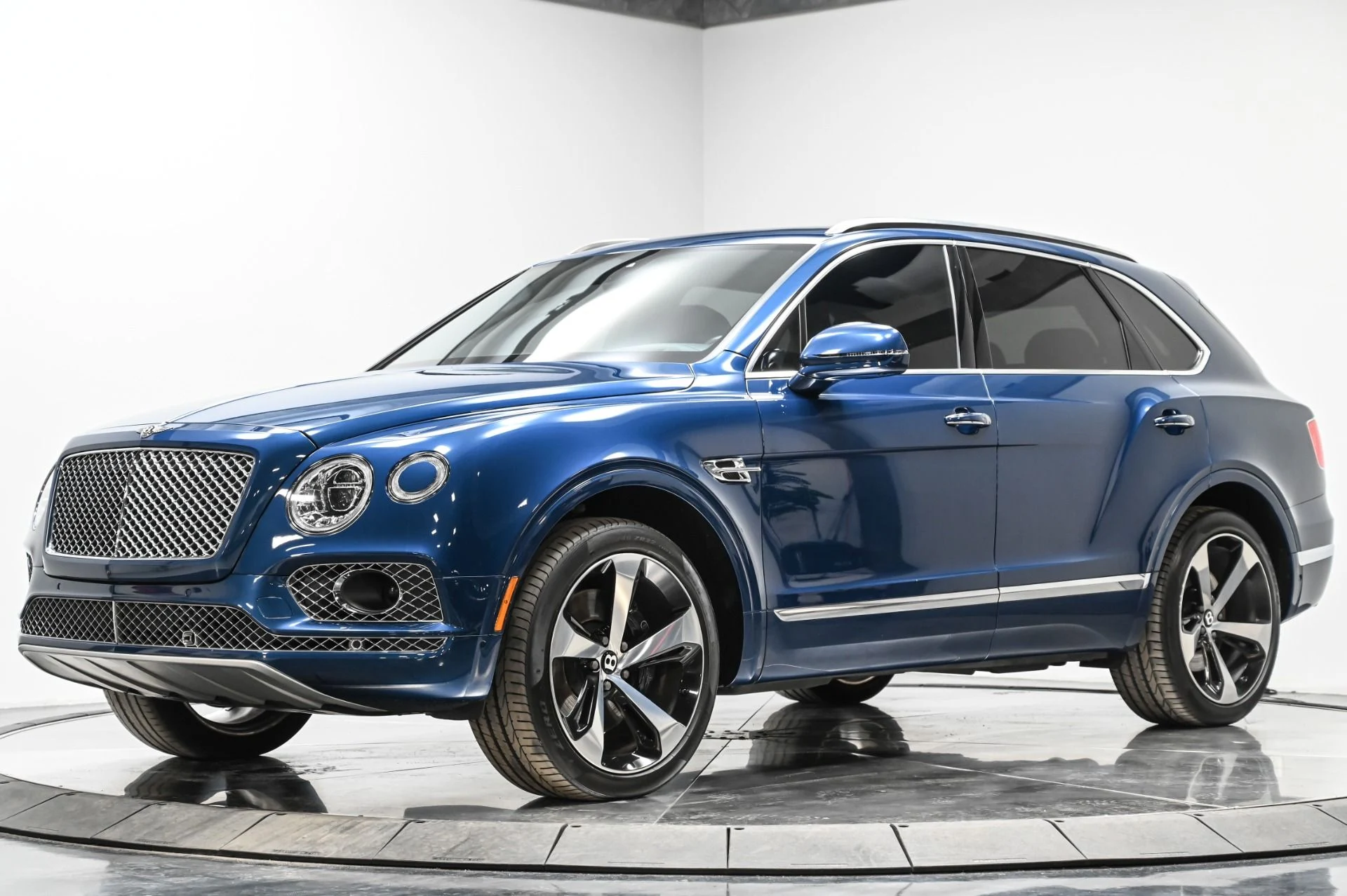 mph001_1161242239_Used_2018_Bentley_Bentayga_W12_1749249665_3e75774c43