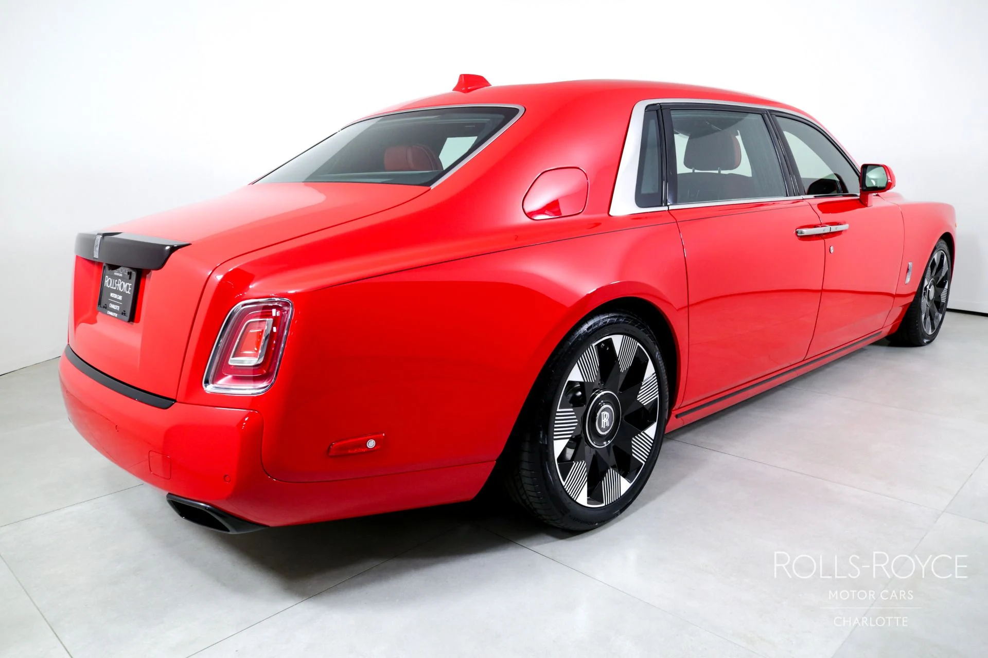 mph001_1162009969_Used_2024_Rolls_Royce_Phantom_EWB_1745331546_107cef25d4