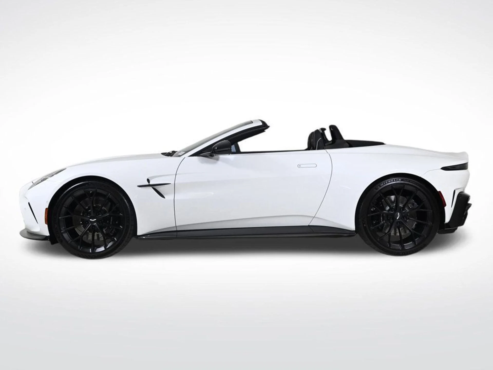 mph001_116730300_new_2026_aston_martin_vantage_roadster_11350_22950965_2_1024_32a559f733