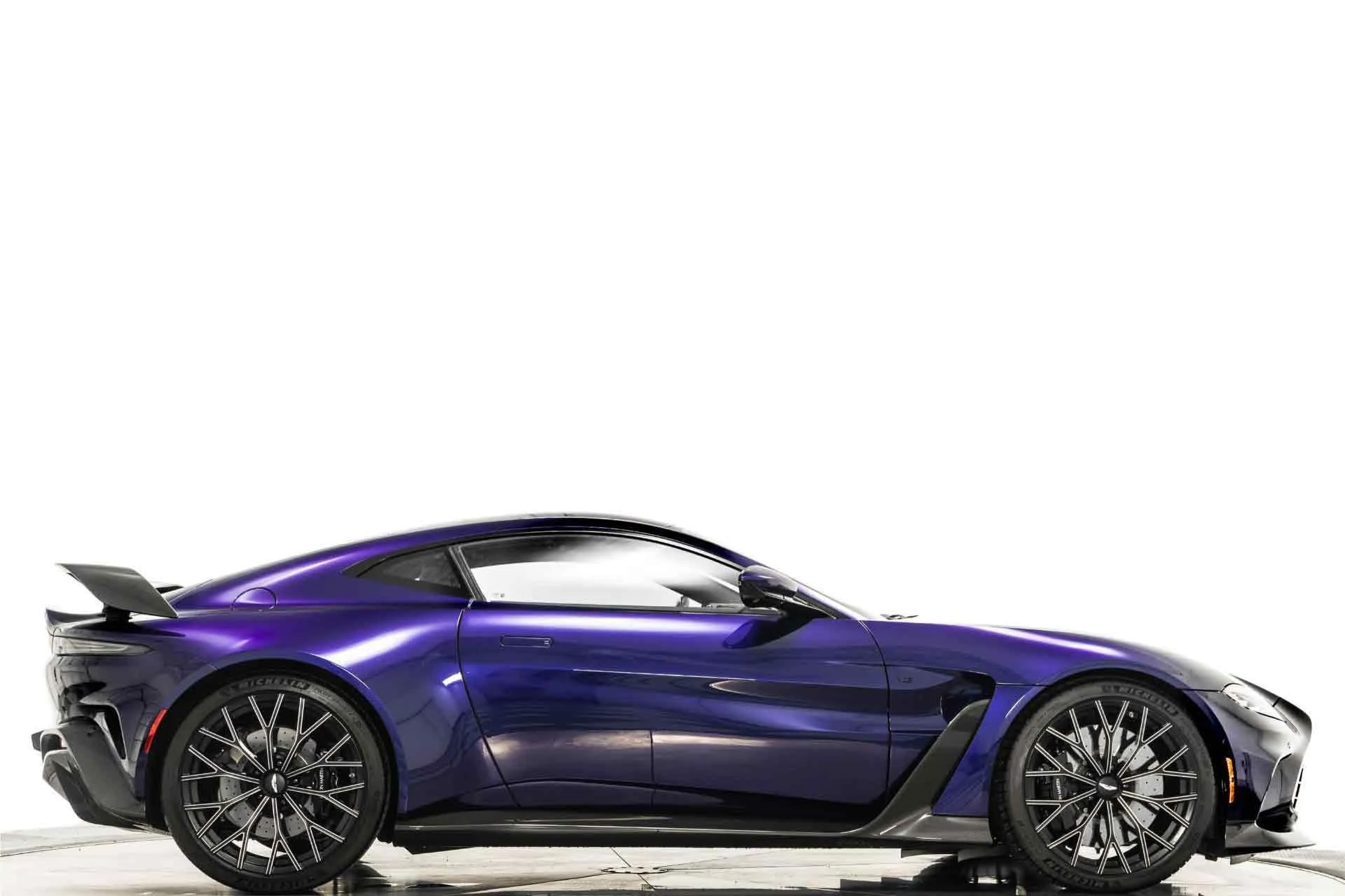 mph001_116754814_Used_2023_Aston_Martin_Vantage_V12_1755616740_7fa4e55811