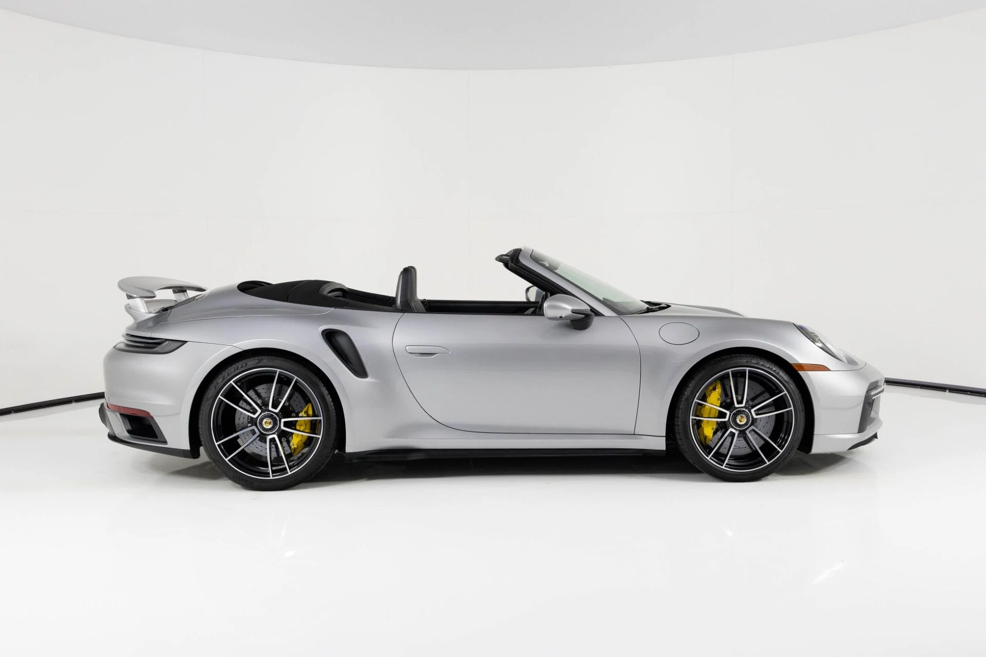 mph001_117513619_Used_2022_Porsche_911_Turbo_S_1764184608_070fb8edbf