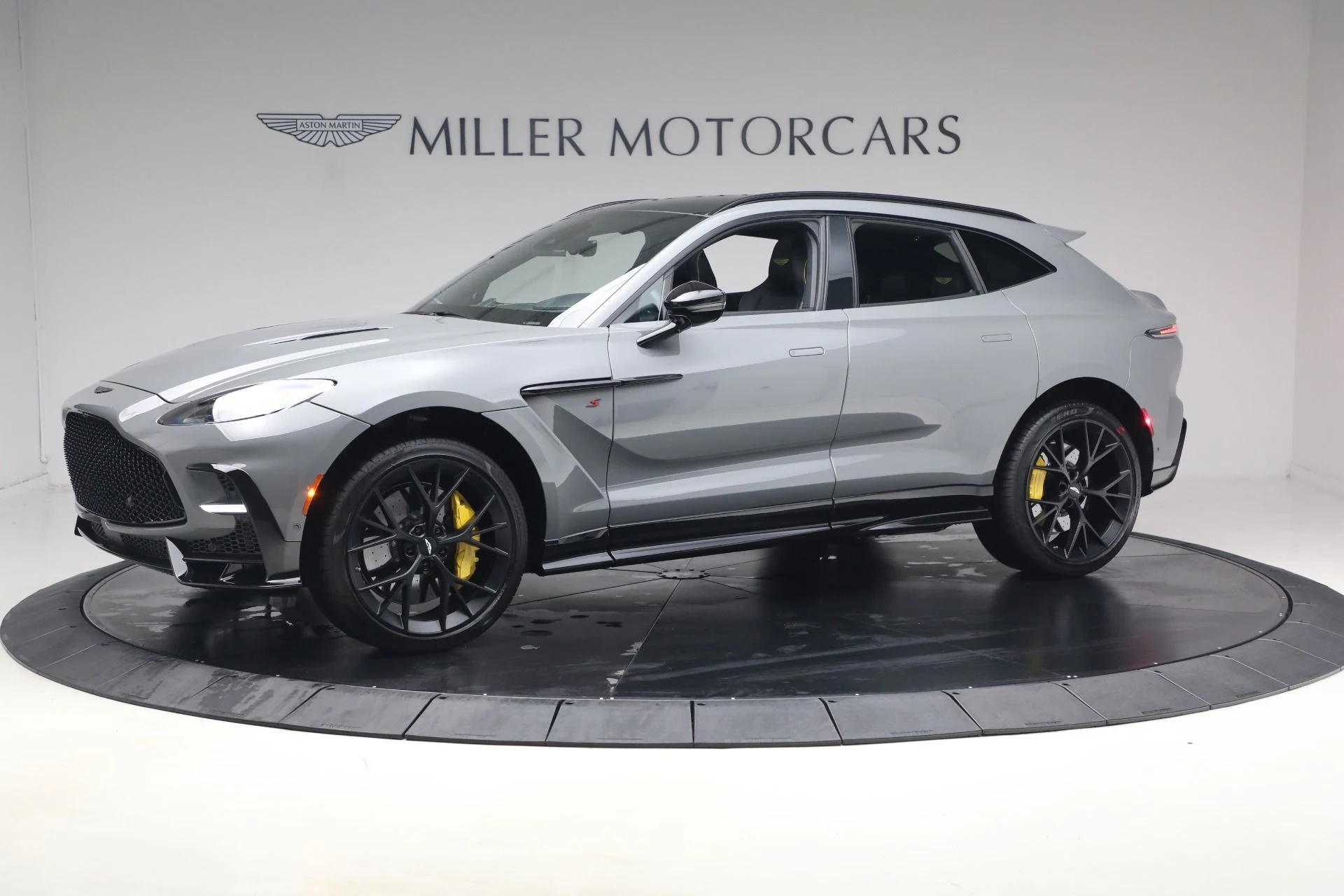 mph001_1179970490_New_2026_Aston_Martin_DBX_S_1787860689_757014045c