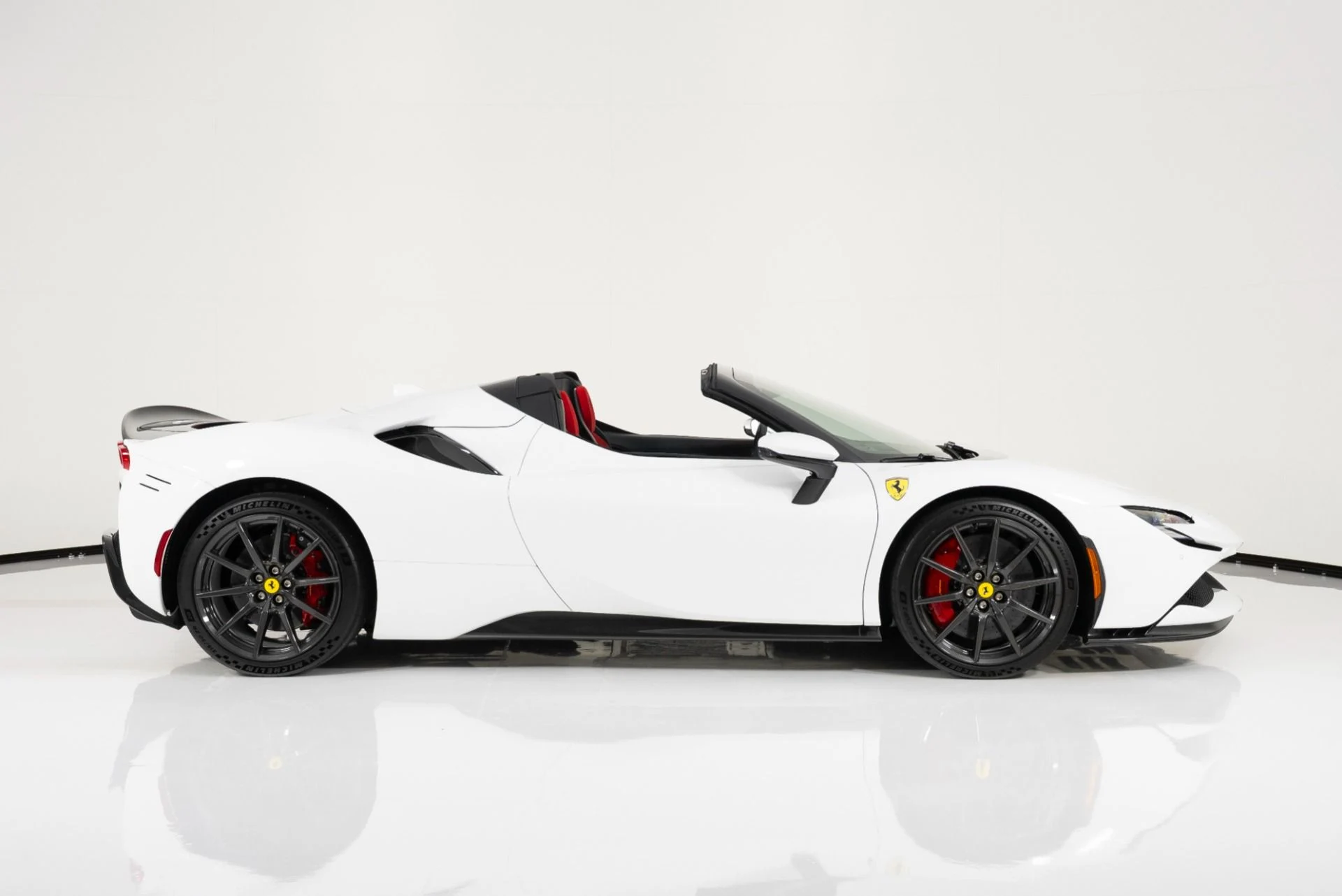 mph001_1182211497_Used_2024_Ferrari_SF_90_Spider_1753904202_b00455b655