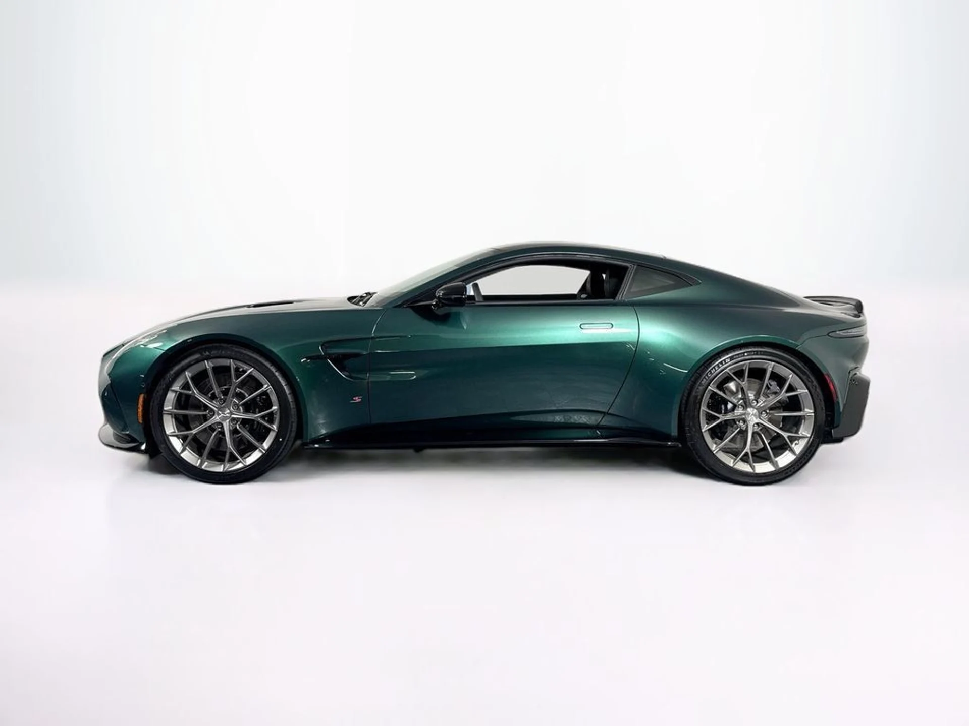 mph001_1188747344_new_2026_aston_martin_vantage_scoupe_11350_23038314_2_1024_9415295e8f