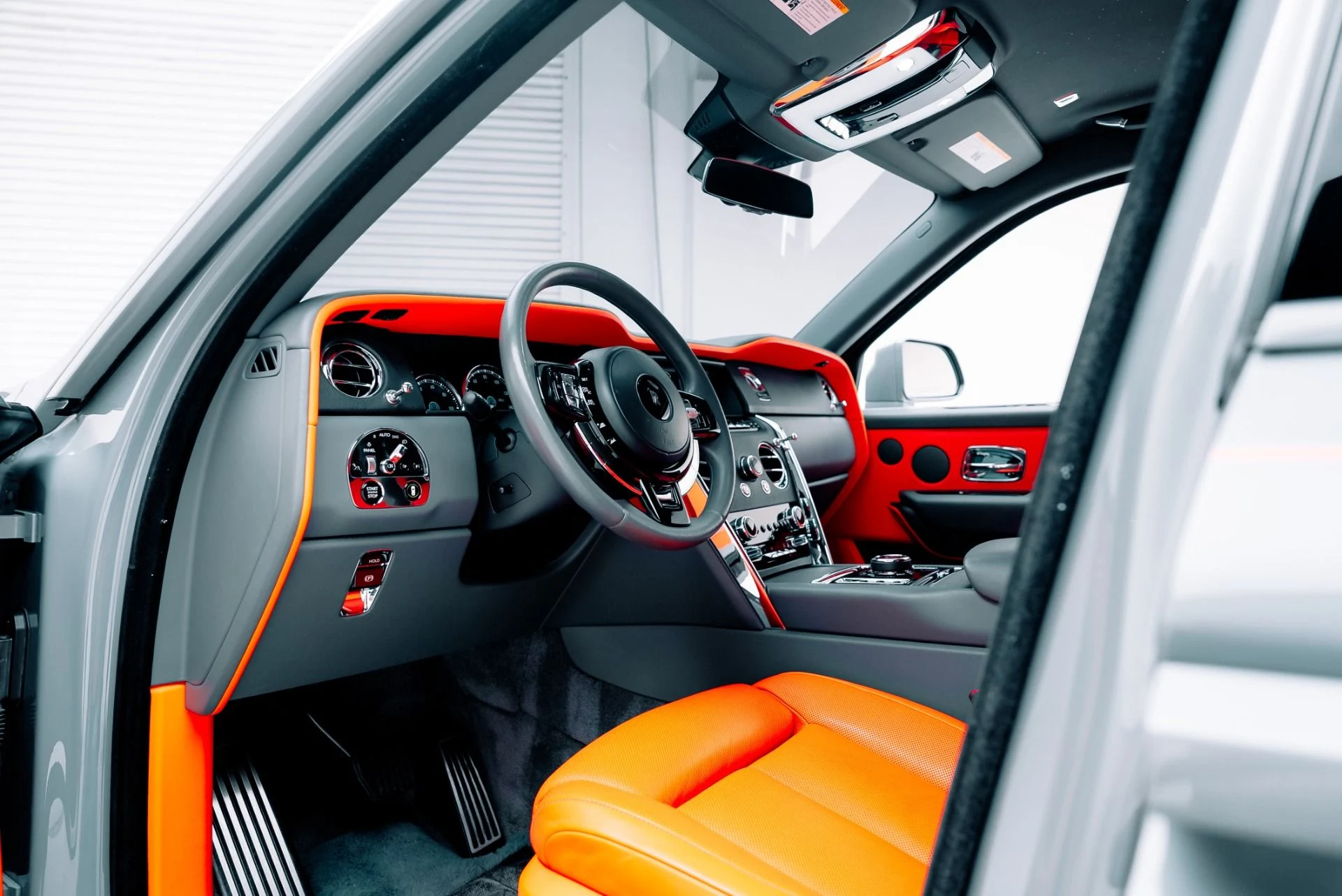 mph001_1189269091_Used_2020_Rolls_Royce_Cullinan_1764611808_23d6cac396