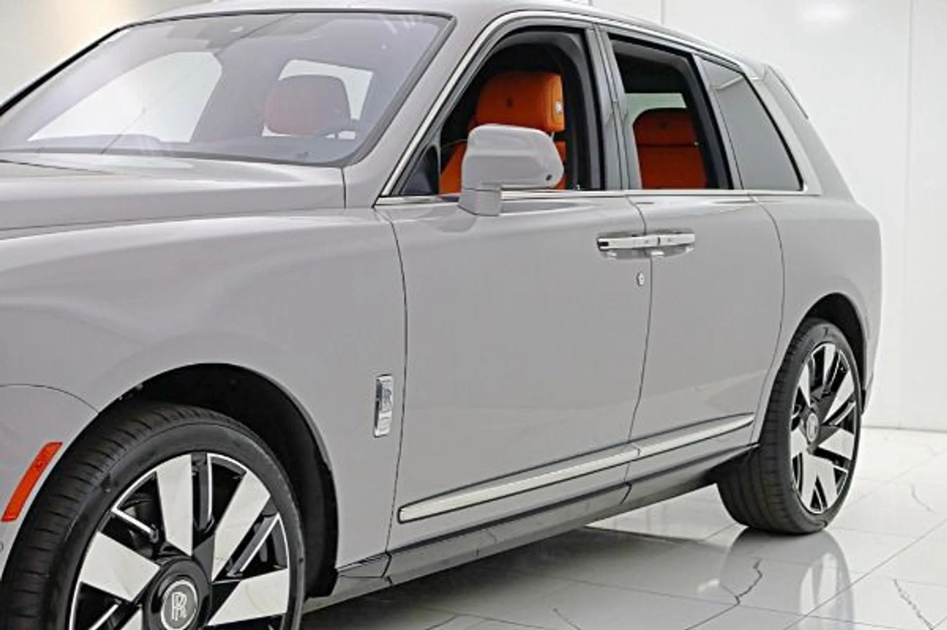 mph001_1205019989_New_2027_Rolls_Royce_Cullinan_c5080497f0