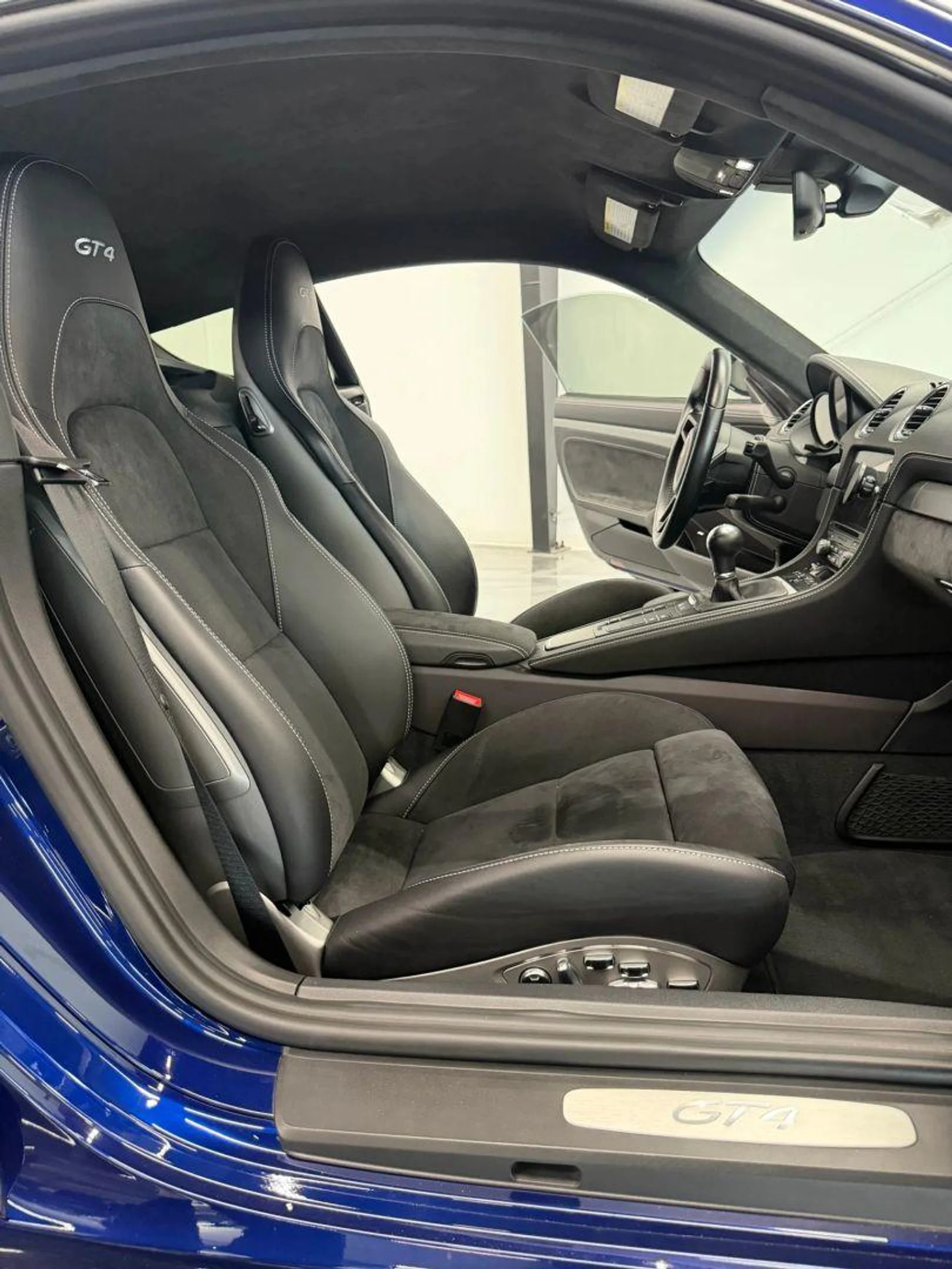 mph001_1223682883_Used_2020_Porsche_718_Cayman_GT_4_Coupe_2_D_1788539724_206ab17a0d