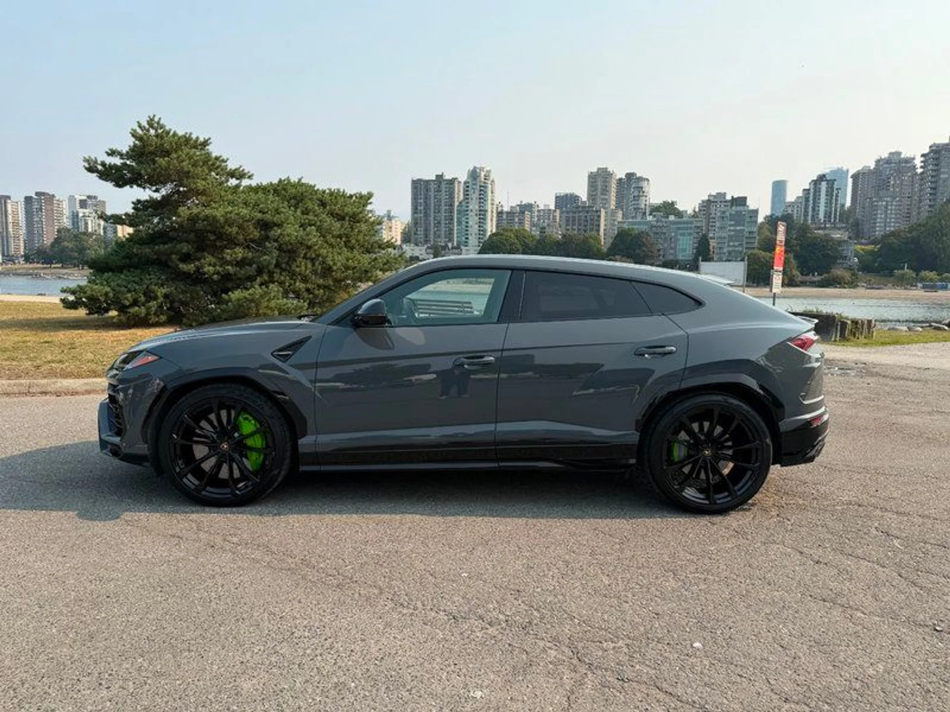 mph001_1223862198_38915592_08588_2022_lamborghini_urus_002_2d28a2221e