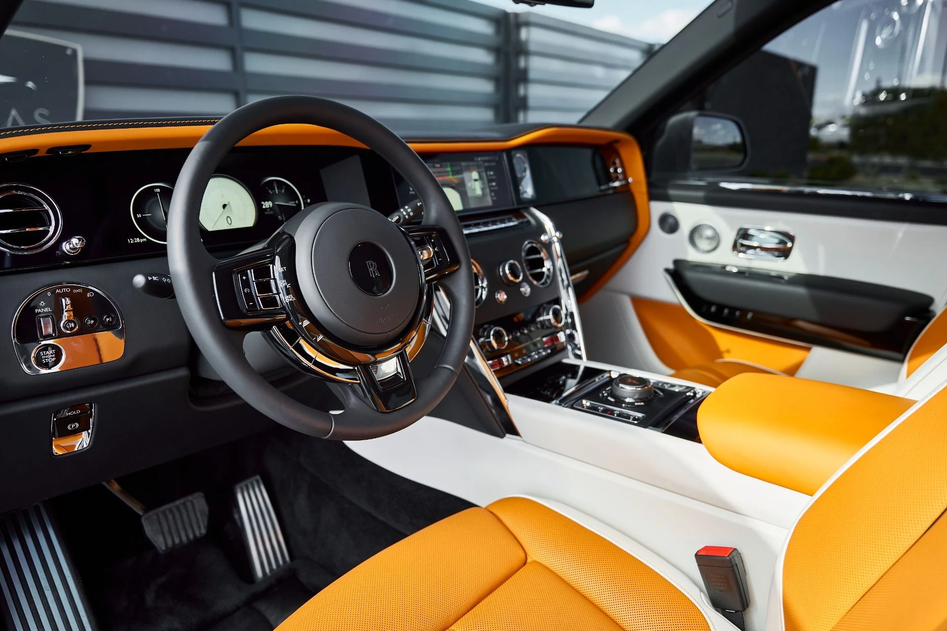 mph001_1224584584_Used_2026_Rolls_Royce_Cullinan_Base_1766884699_66aa2e4371