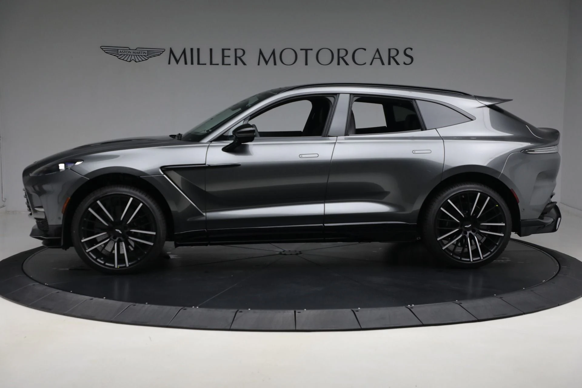 mph001_123139869_New_2025_Aston_Martin_DBX_707_2b0856a495