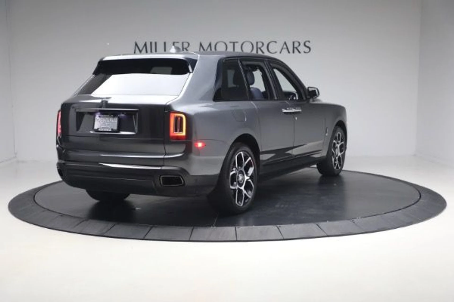 mph001_1237095360_Used_2022_Rolls_Royce_Black_Badge_Cullinan_848cb32cce