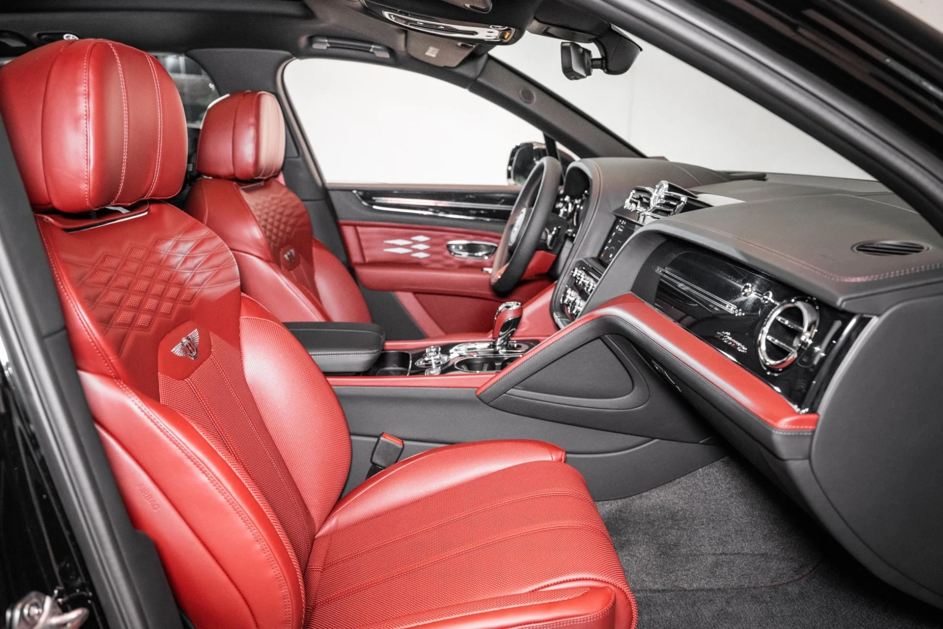 mph001_124141476_New_2025_Bentley_BENTAYGA_EWB_AZURE_V8_Azure_V8_1749659689_2d4bbe98c4