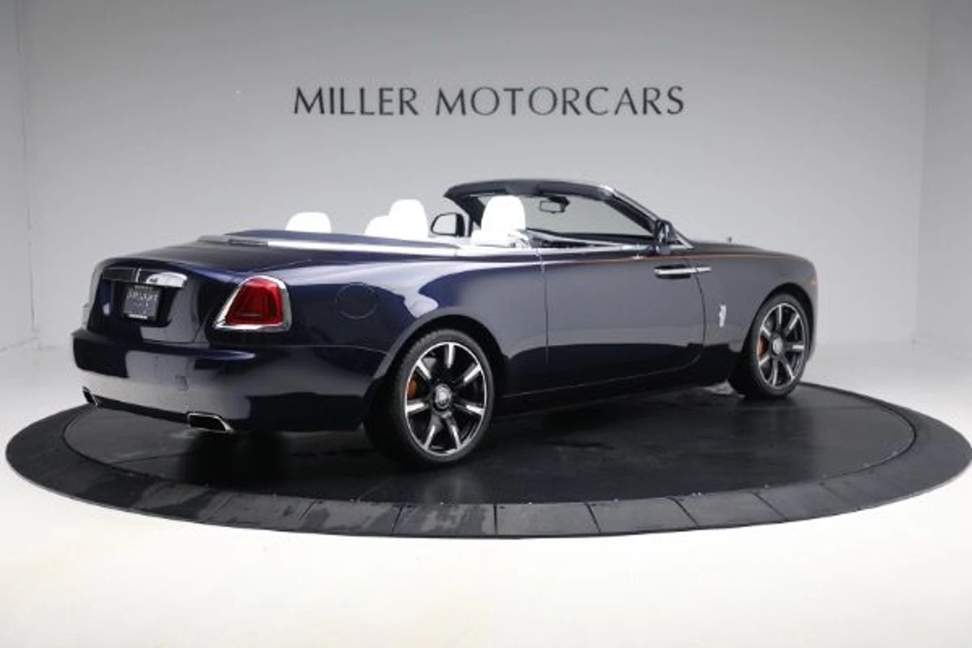 mph001_1257548599_Used_2019_Rolls_Royce_Dawn_816f46301a