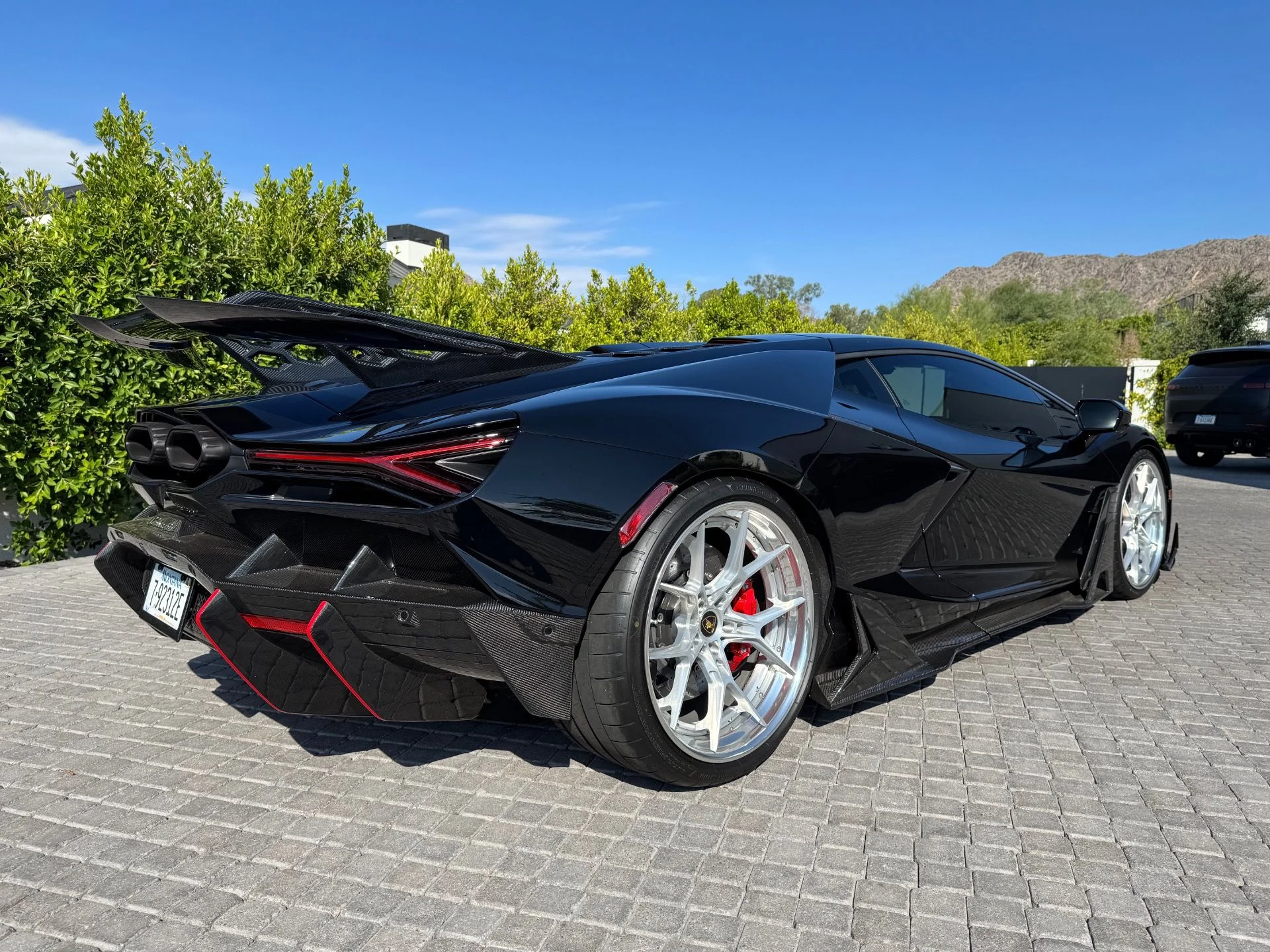 mph001_125876431_Used_2024_Lamborghini_Revuelto_1760653396_126eb7f79c