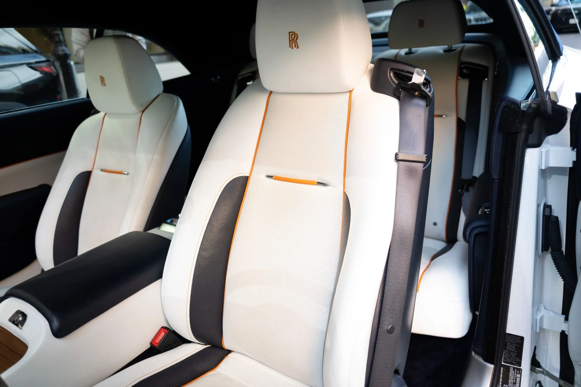 mph001_1270128309_Used_2018_Rolls_Royce_Dawn_1793292537_aecbb229f7