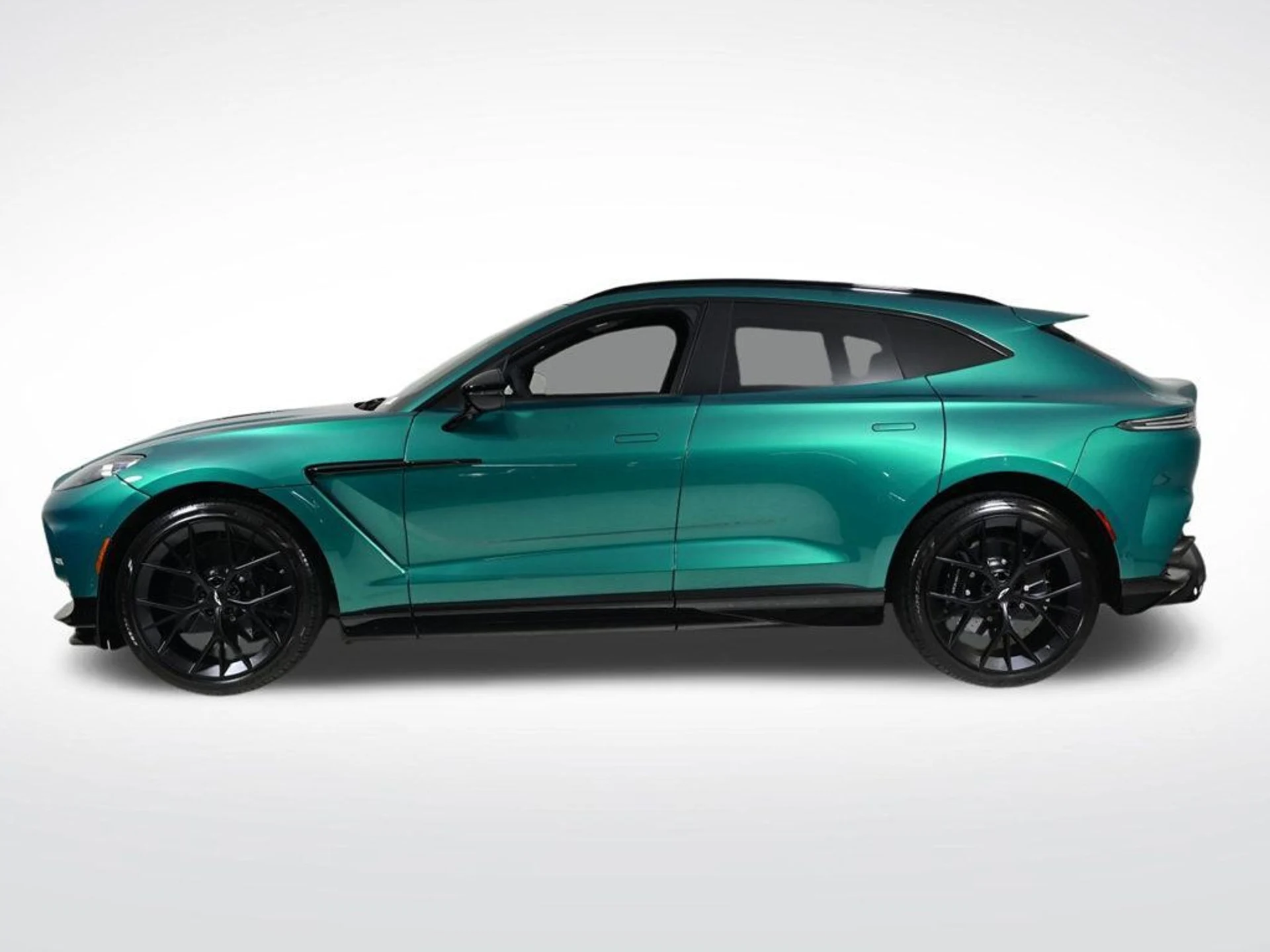 mph001_1270708955_new_2026_aston_martin_dbx_707awd_11350_22968751_2_1024_432142372a