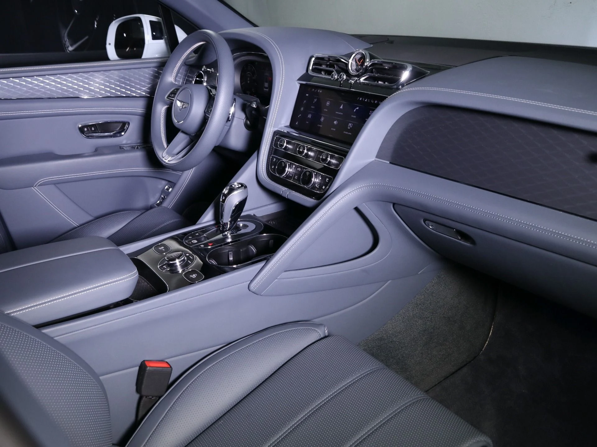 mph001_1270824828_Used_2024_Bentley_Bentayga_EWB_1757480370_4d2f2e0d96