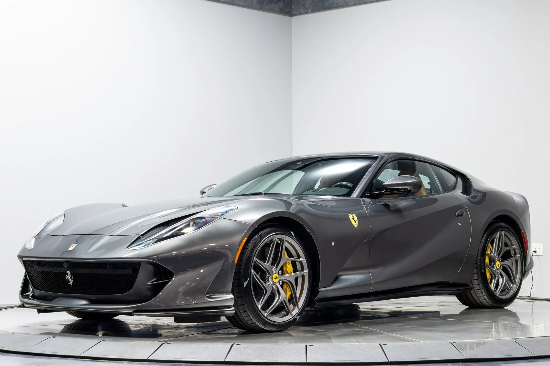 mph001_1284939495_Used_2020_Ferrari_812_Superfast_1777416323_0a3bd8f6e2