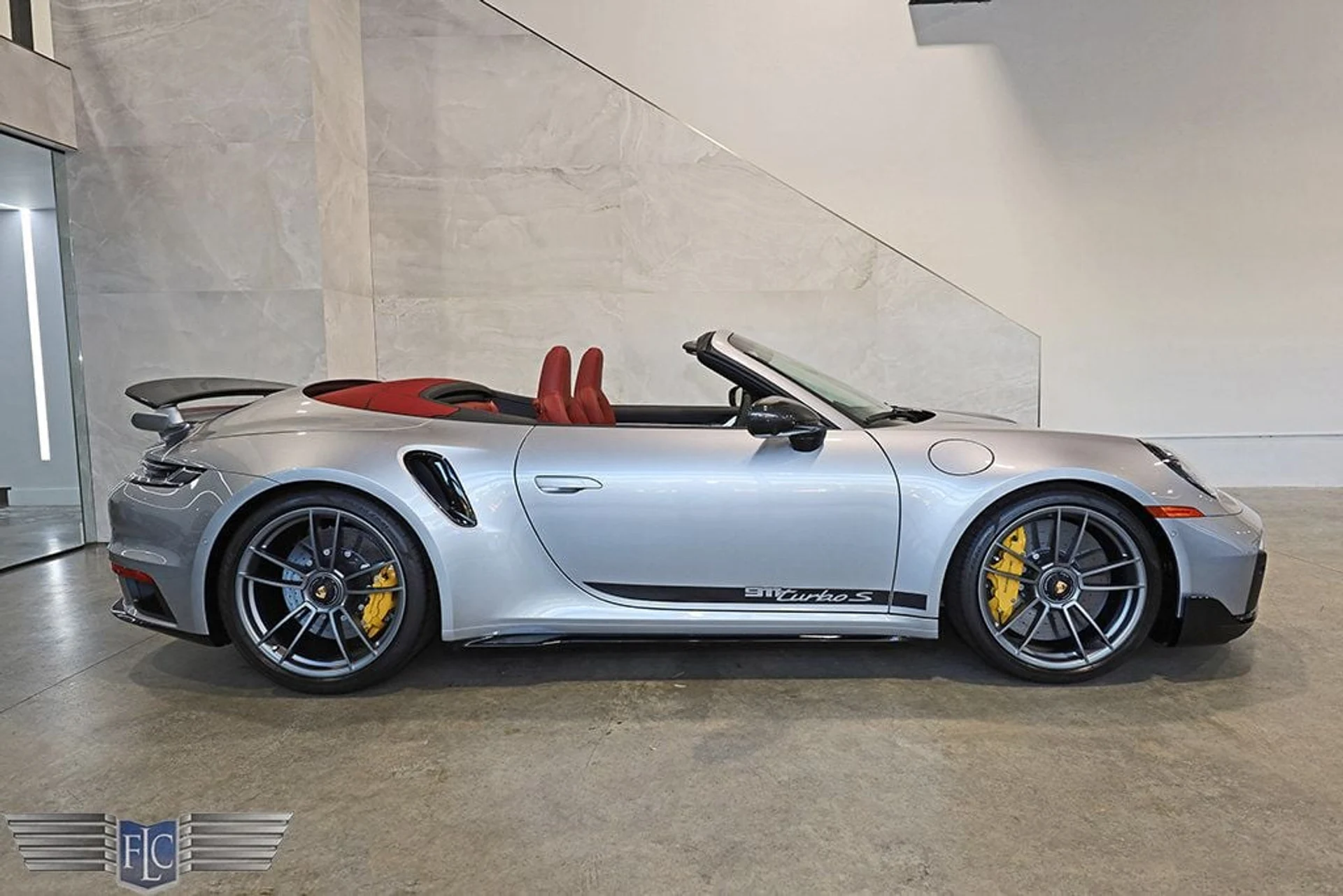 mph001_1286450438_used_2024_porsche_911_turboscabriolet_9689_22937048_2_1024_0d2fd344e3
