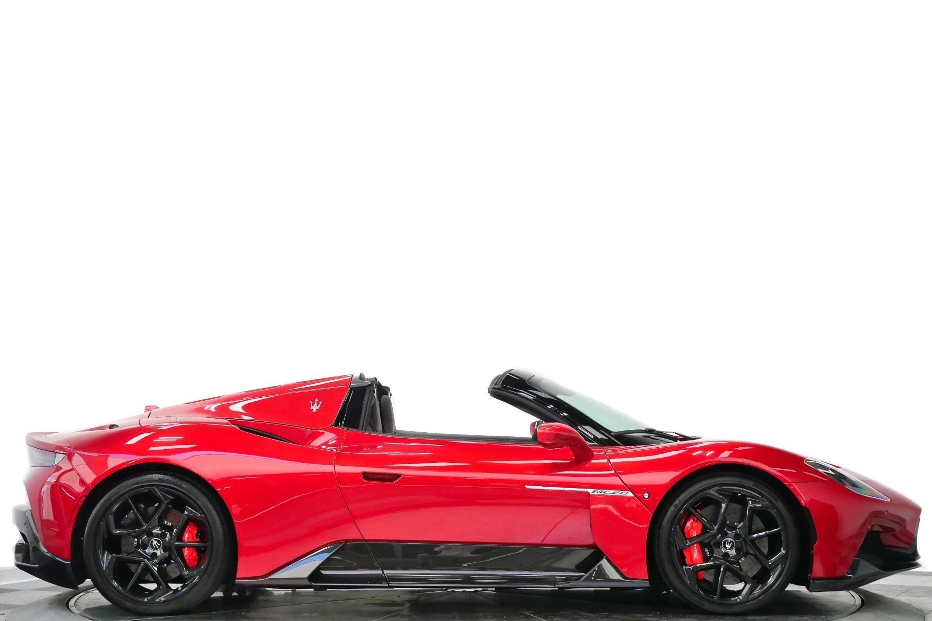 mph001_1290210085_Used_2023_Maserati_MC_20_Cielo_1598_Miles_Carbon_Ceramic_Brakes_Interior_Exterior_Carbon_Packages_1776351589_41982e74c5