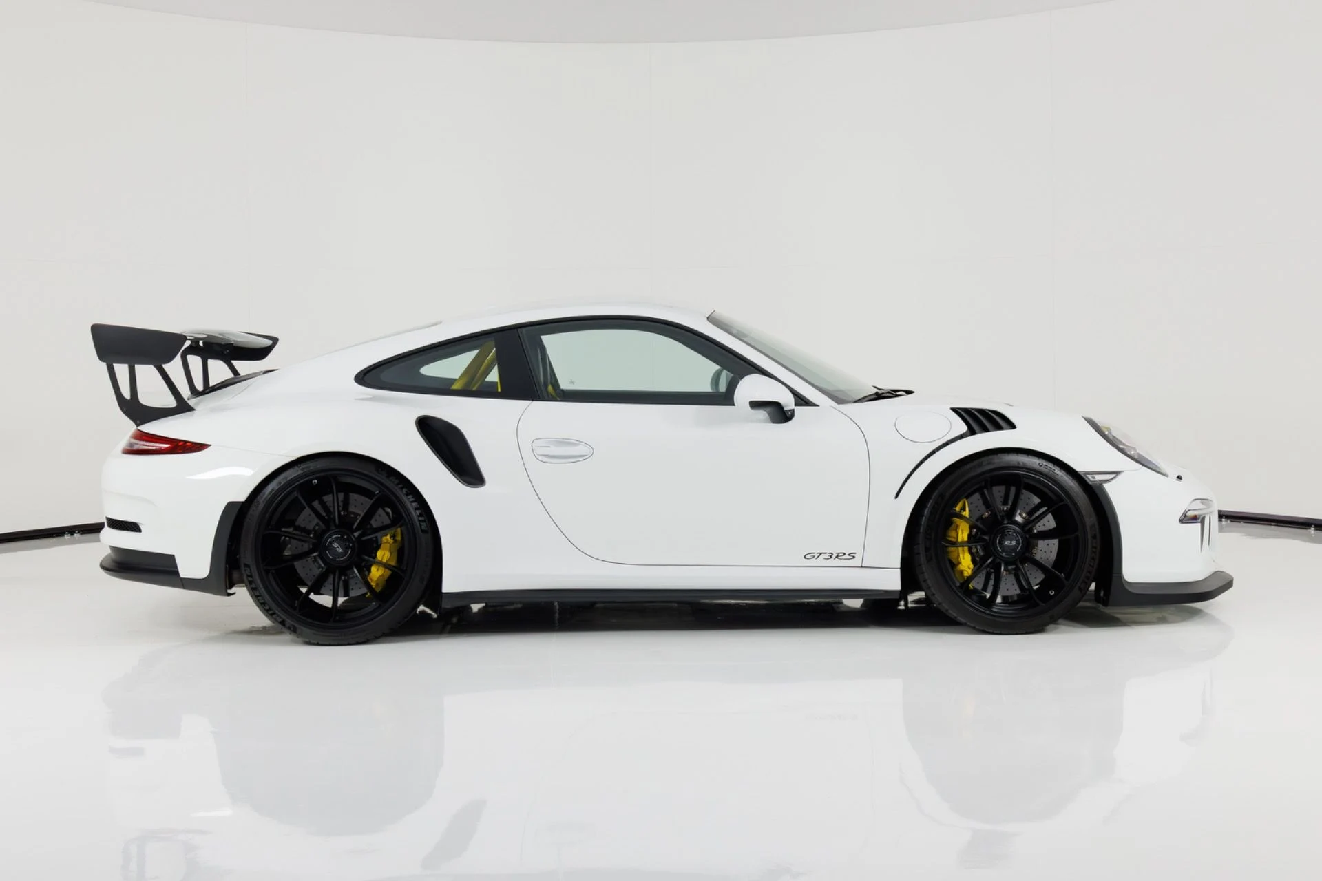 mph001_1295713060_Used_2016_Porsche_911_GT_3_RS_1775150672_e422fdff6c