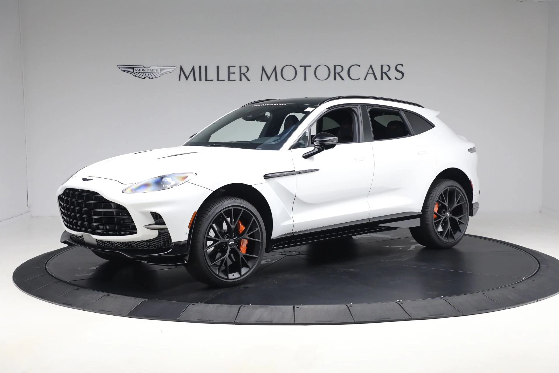 mph001_1297190189_New_2025_Aston_Martin_DBX_707_707_889d95ea49