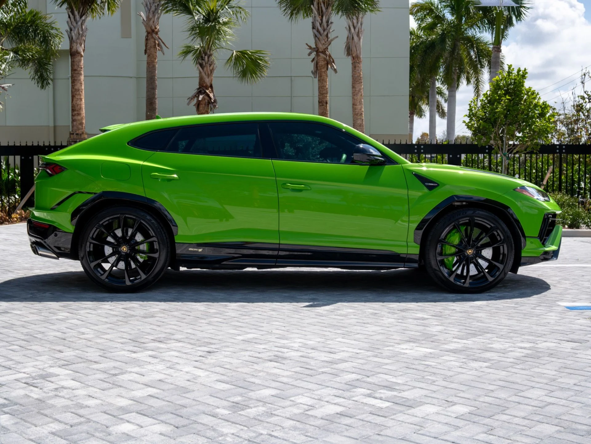 mph001_130517410_Used_2024_Lamborghini_Urus_S_1775489513_010eefda23