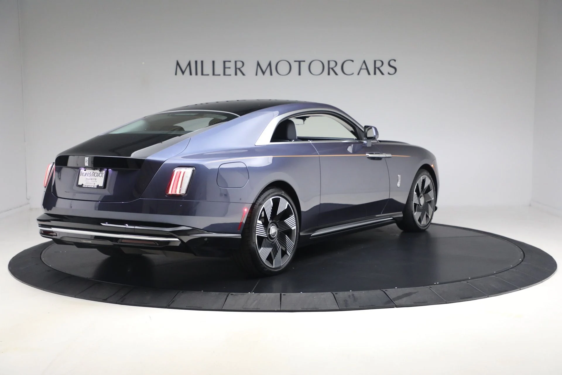 mph001_1308470819_Used_2024_Rolls_Royce_Spectre_48f9944884