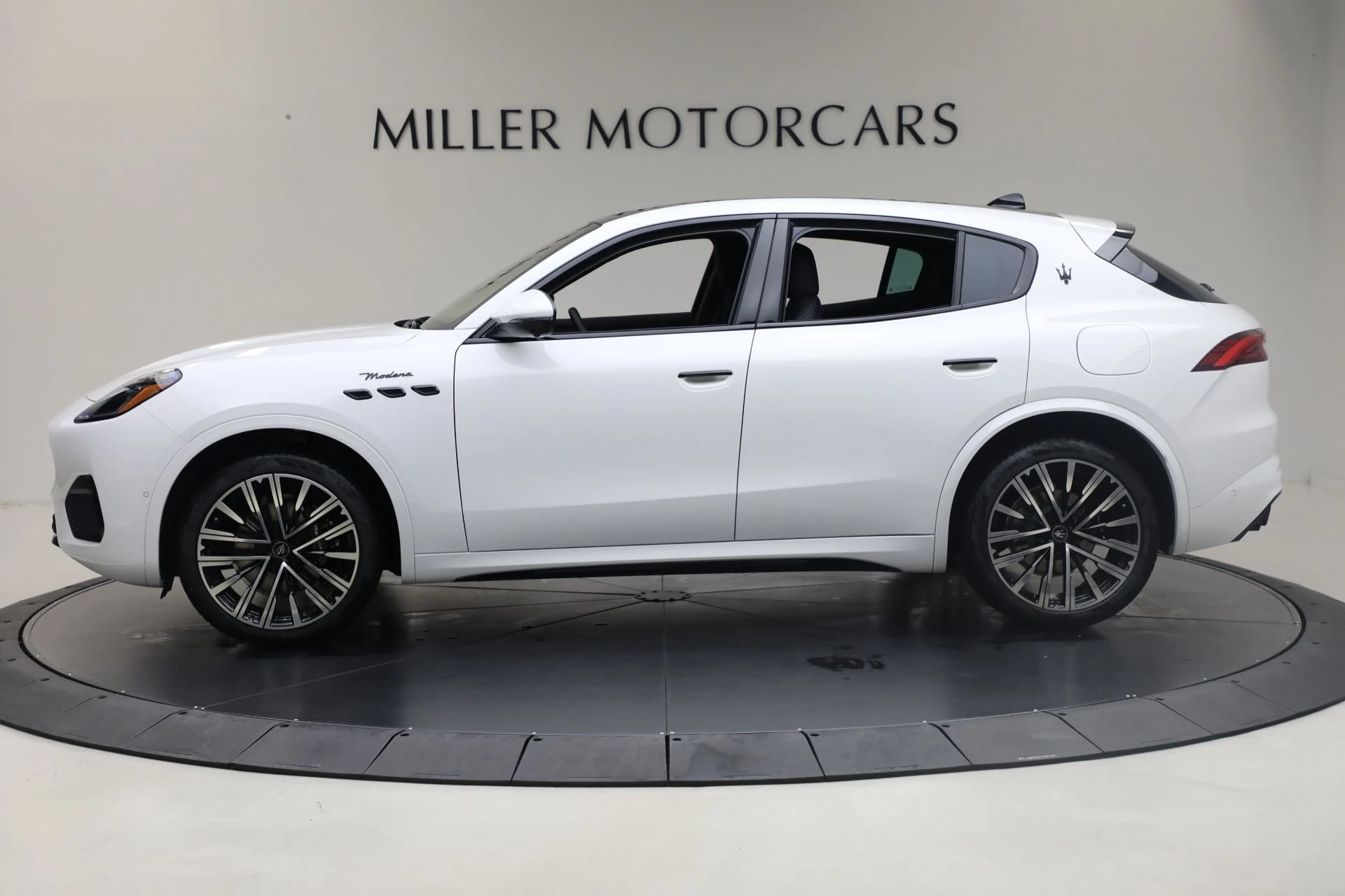 mph001_1316495045_New_2025_Maserati_Grecale_Modena_1761853714_78239e502b