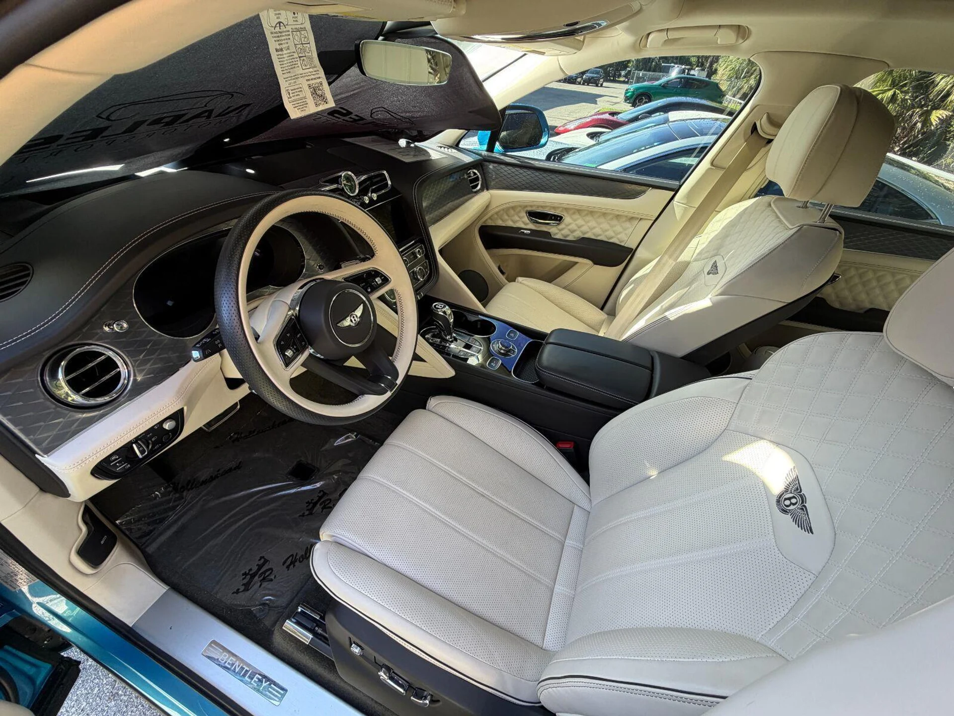 mph001_1320940447_Used_2022_Bentley_Bentayga_V8_1789657402_695758da9d